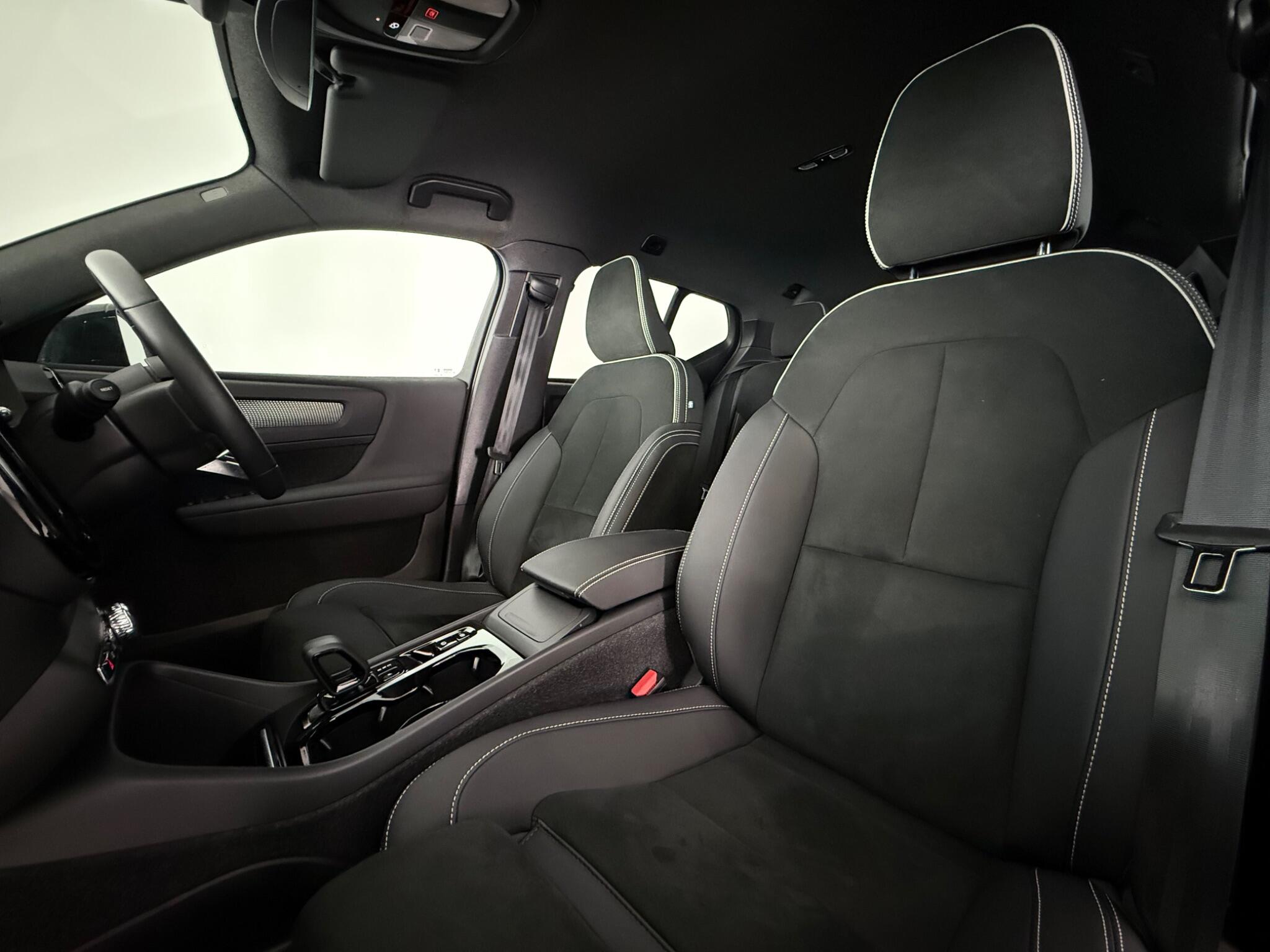 Volvo XC40 view 35