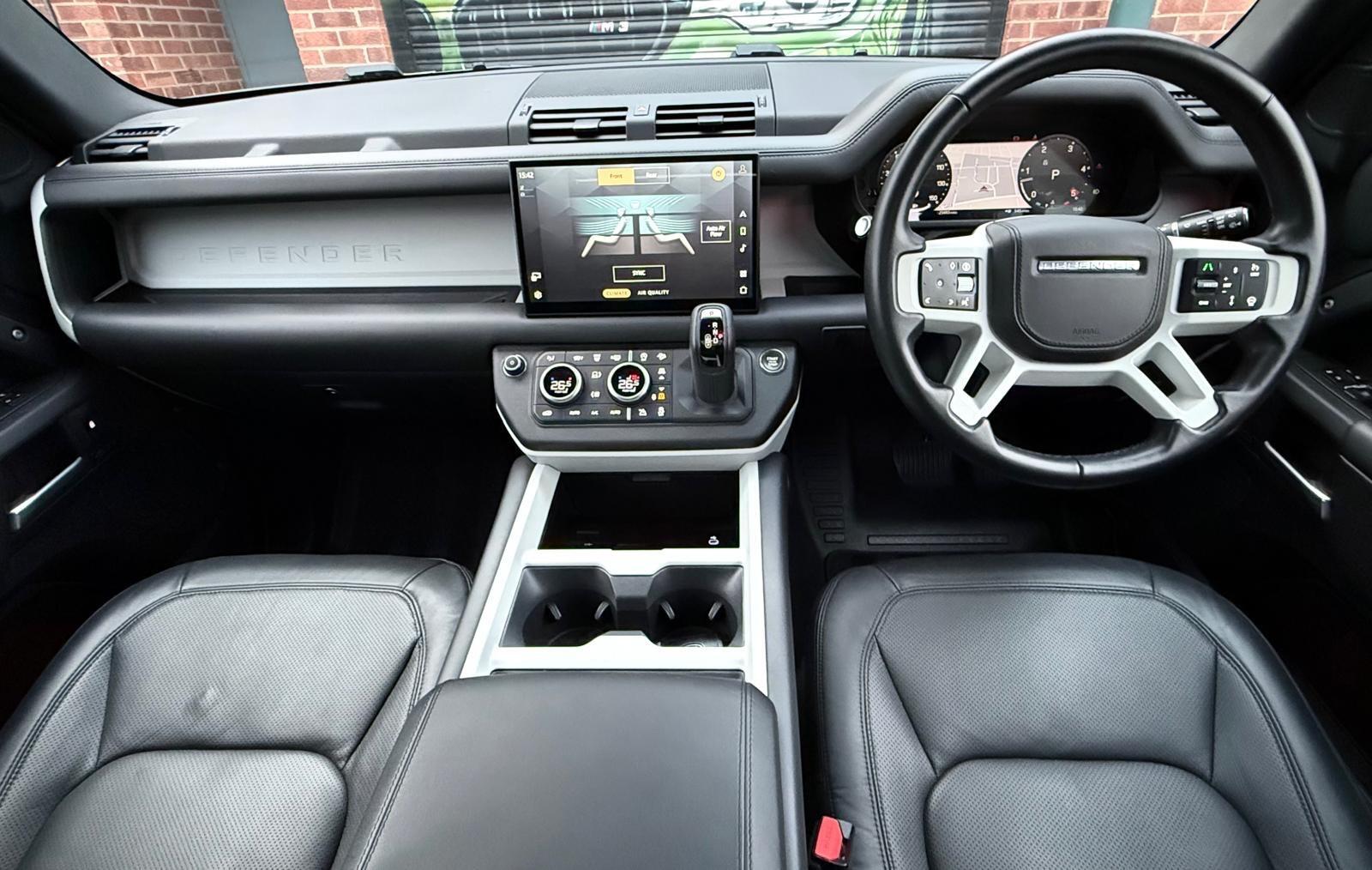 Land Rover Defender view 36