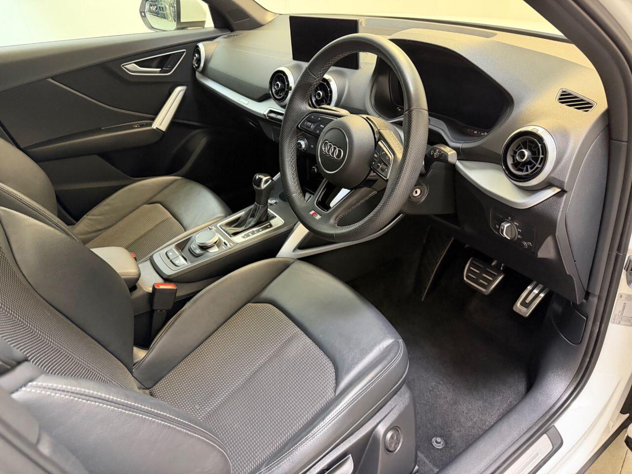 Audi Q2 view 20