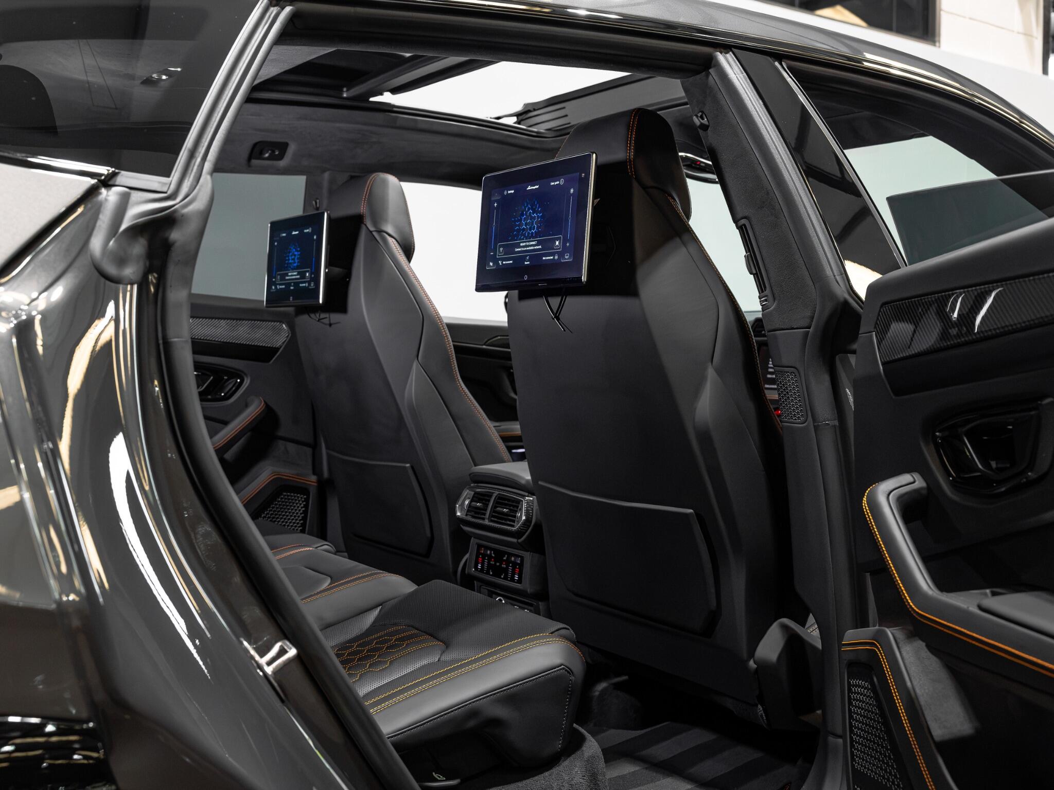 Lamborghini Urus view 30