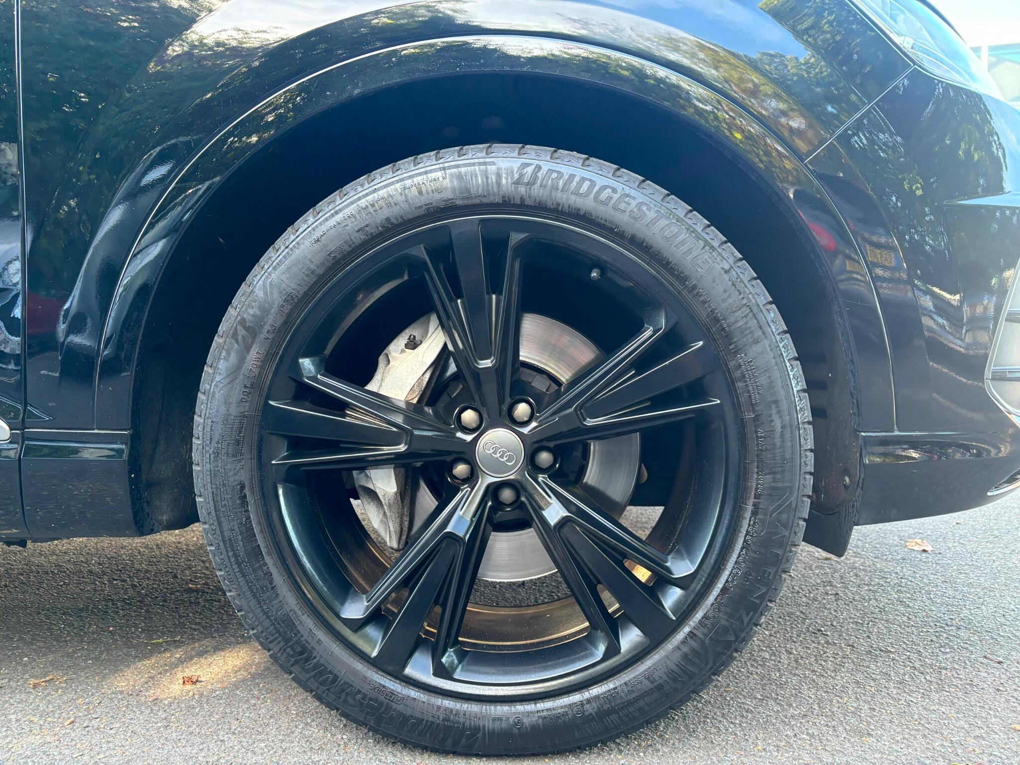 Audi Q7 view 26