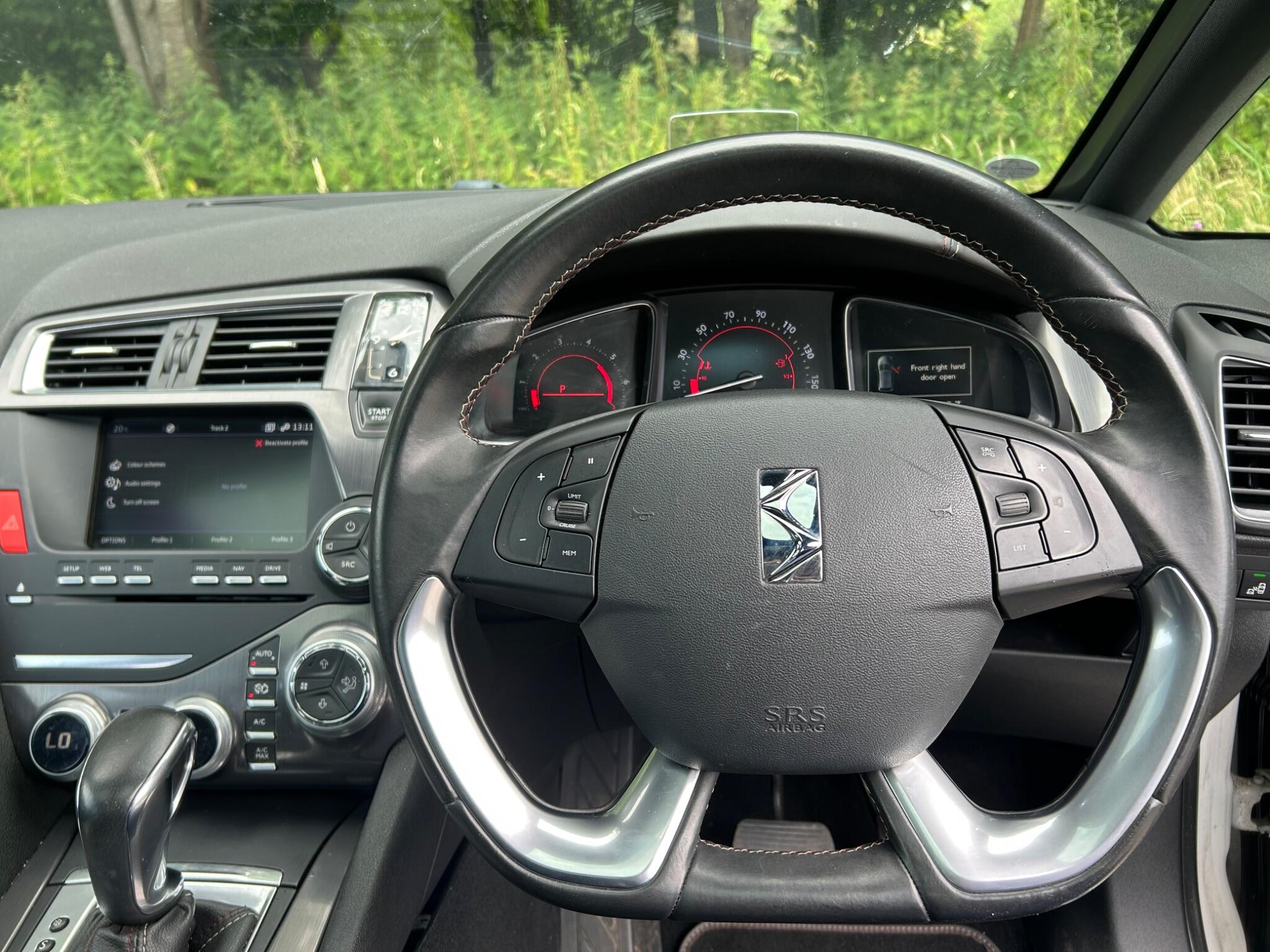 DS Automobiles DS 5 view 43