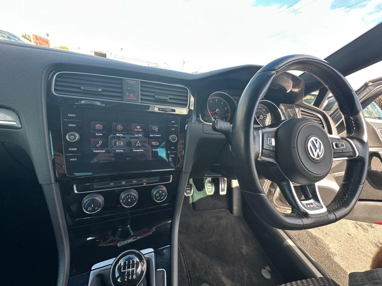 Volkswagen Golf view 17