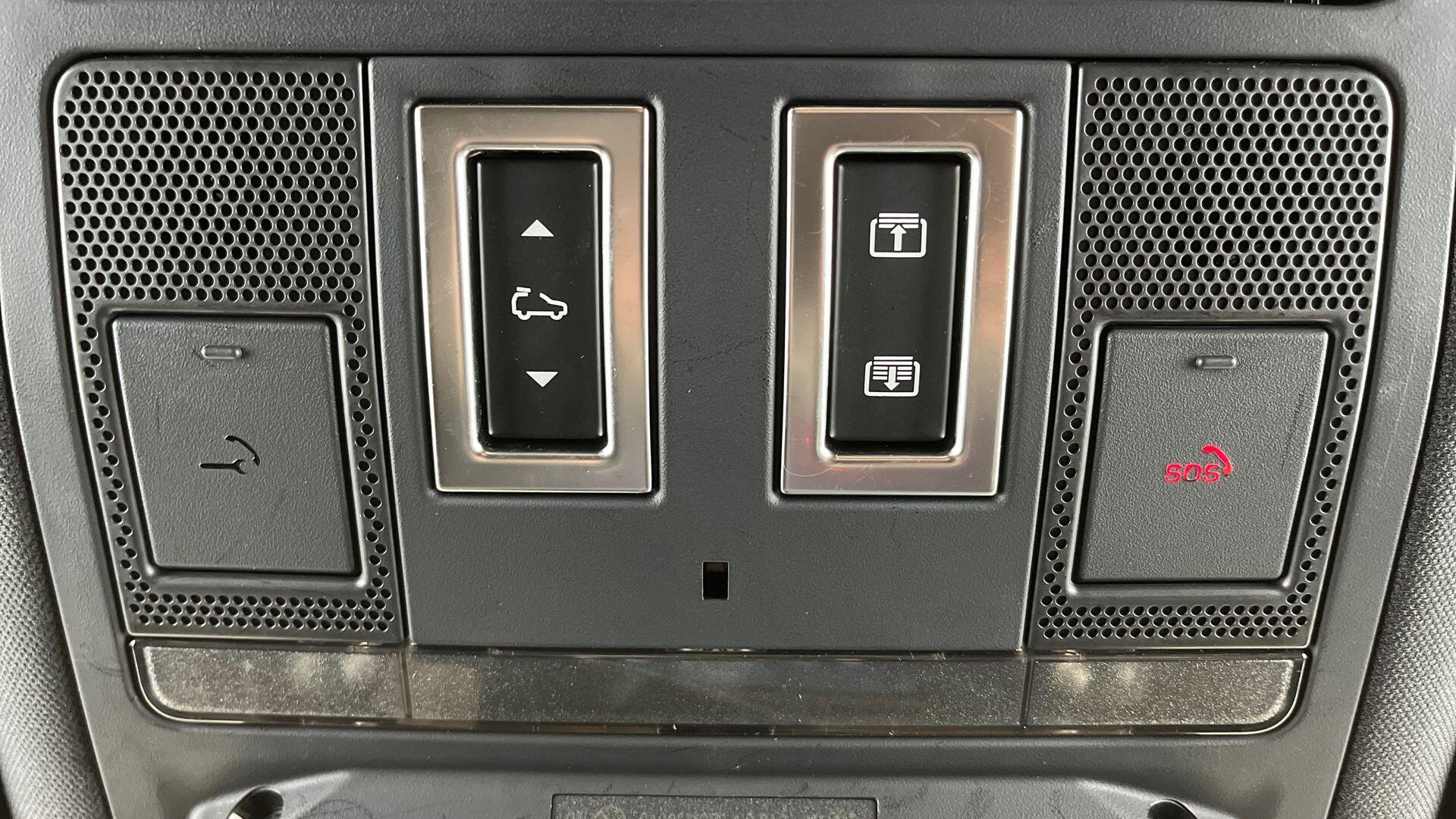 Land Rover Defender view 23