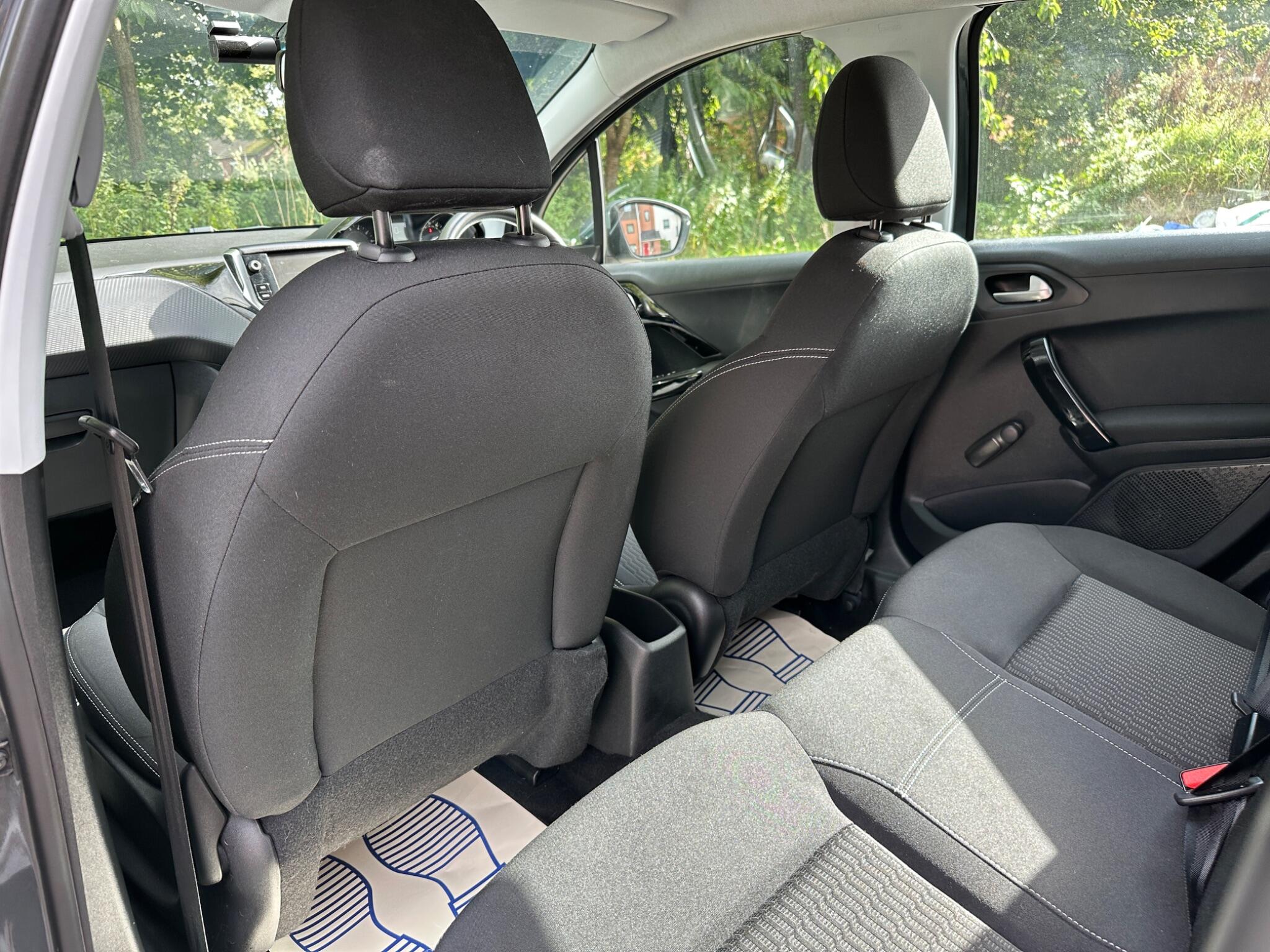 Peugeot 208 view 19