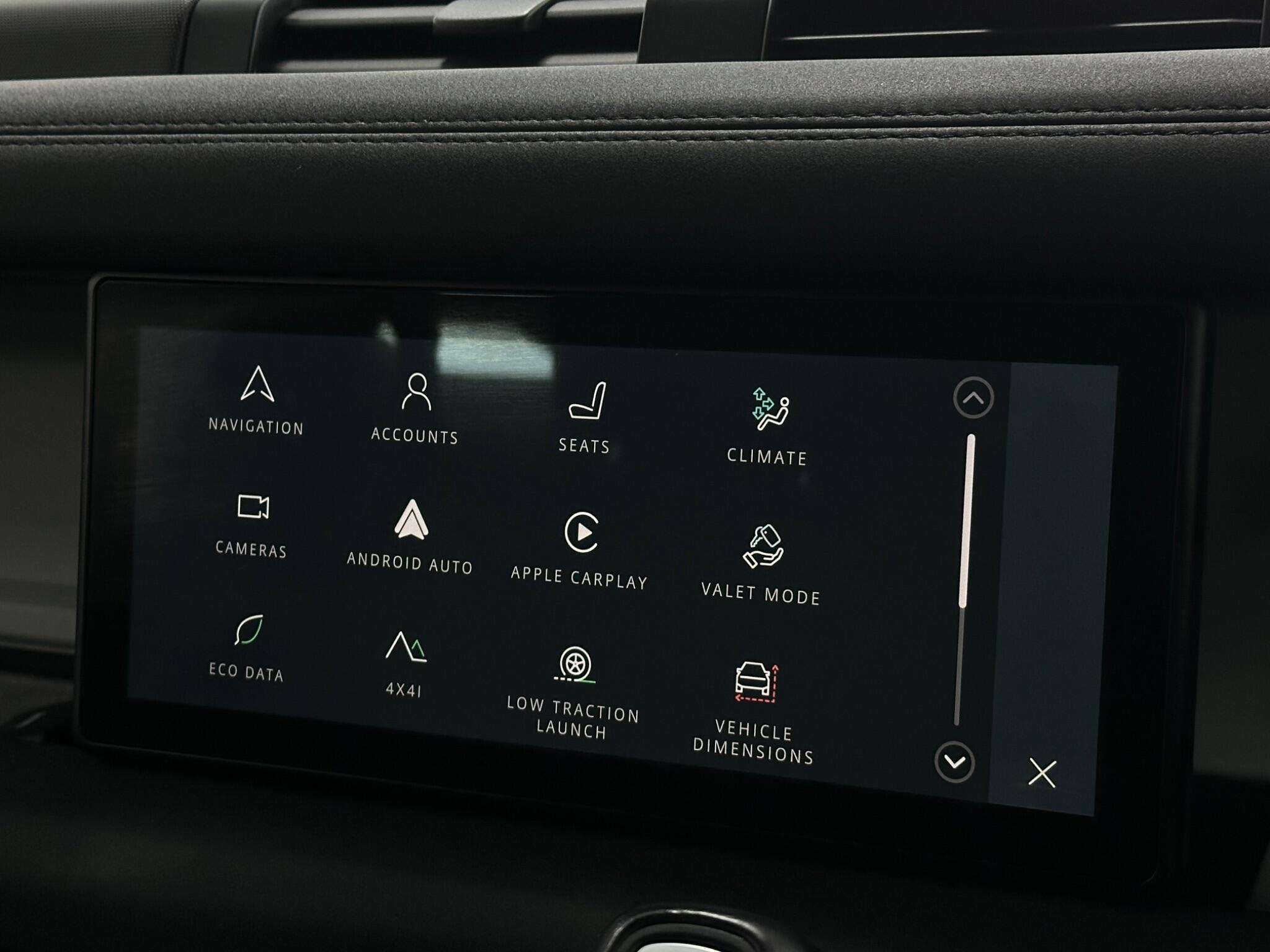 Land Rover Defender 110 view 33