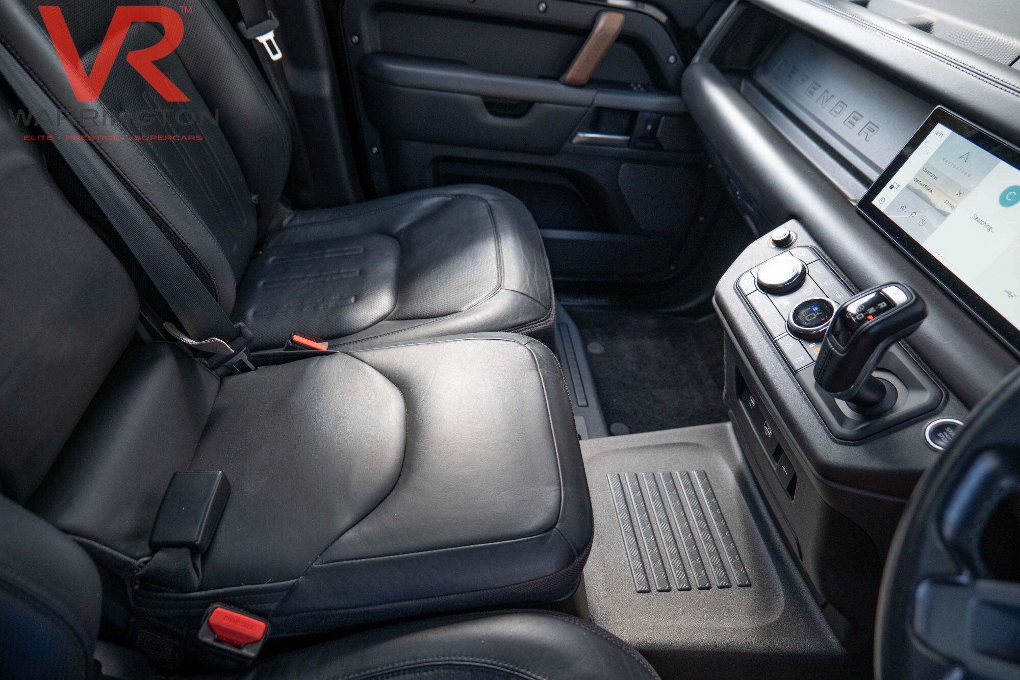 Land Rover Defender 110 view 22