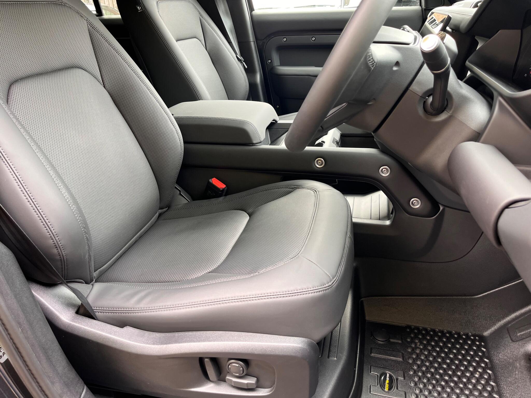 Land Rover Defender view 27