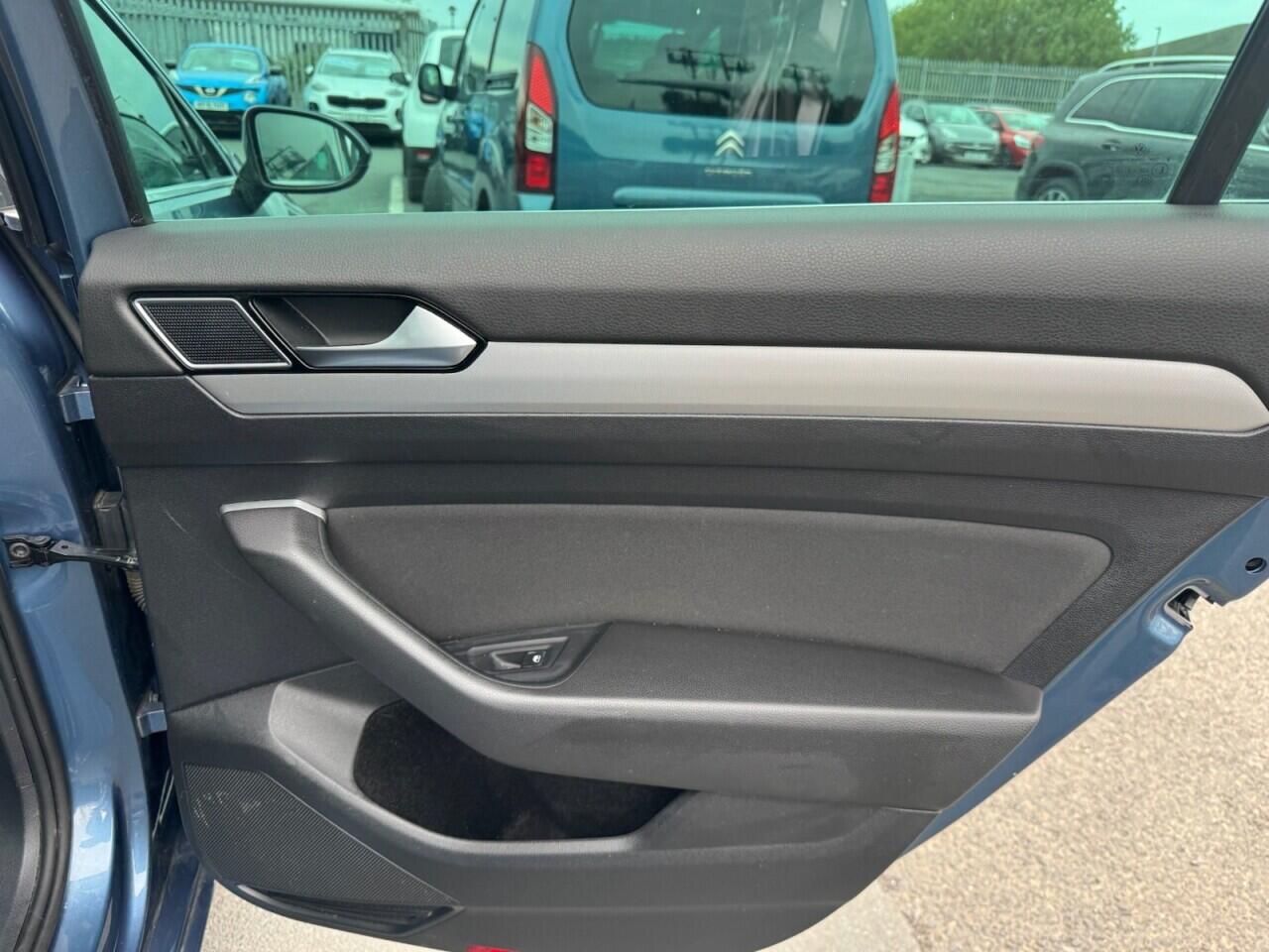 Volkswagen Passat view 54