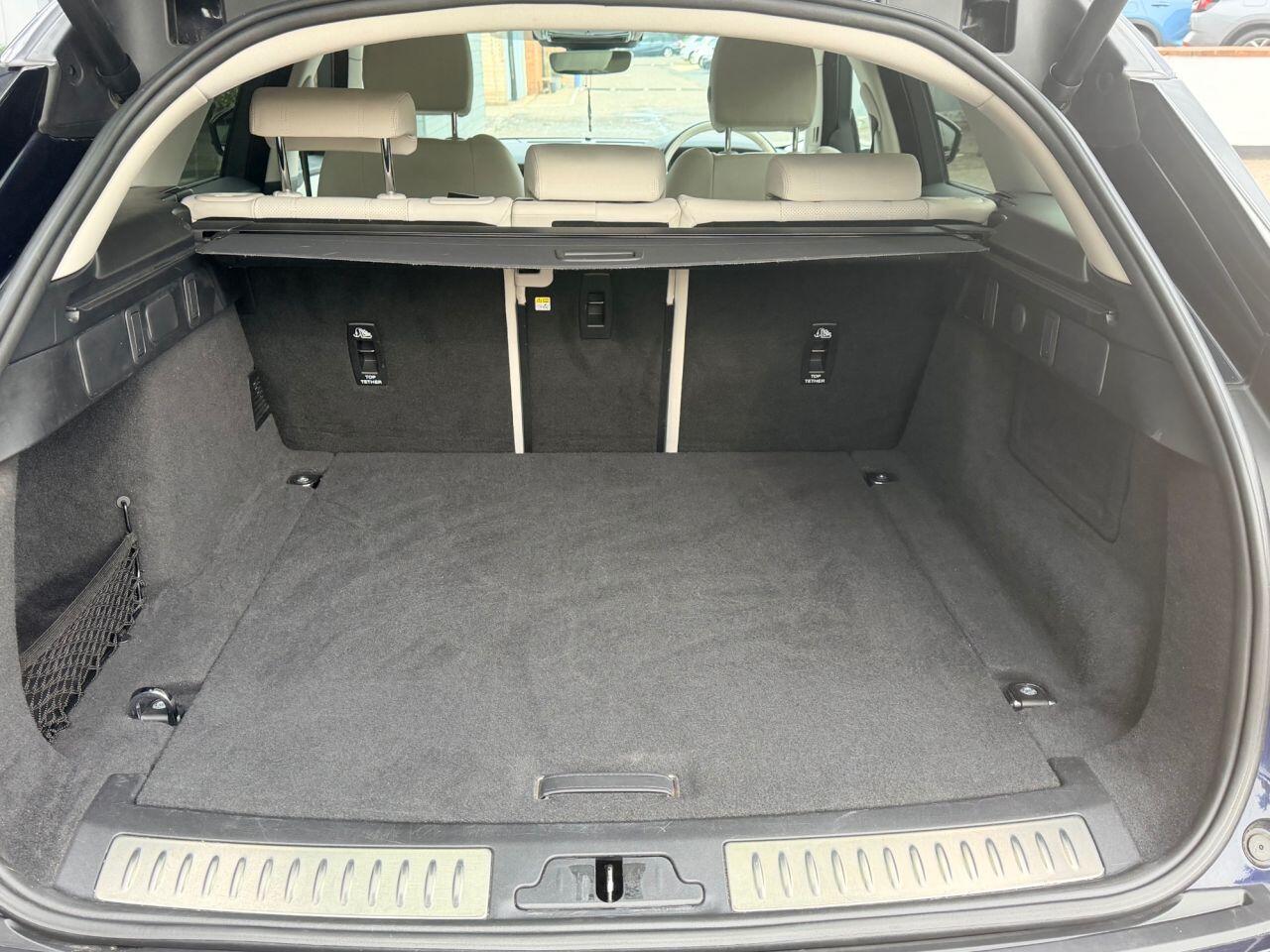 Land Rover Range Rover Velar view 15