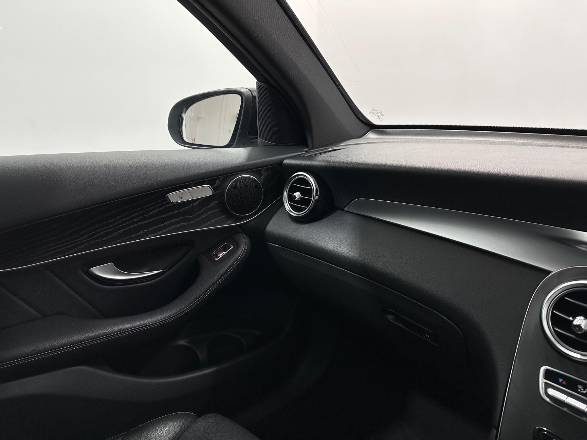 Mercedes-Benz GLC view 28