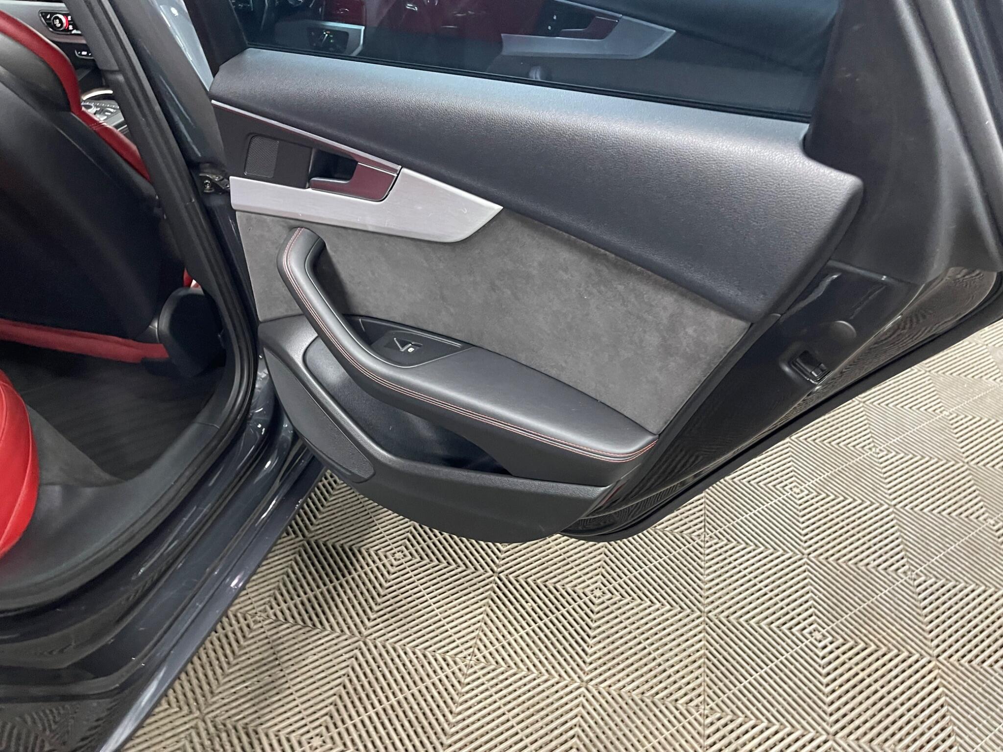 Audi S4 view 42