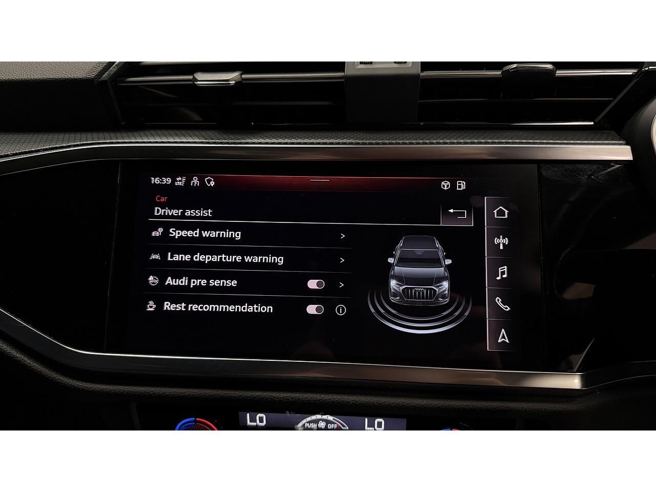 Audi Q3 view 28