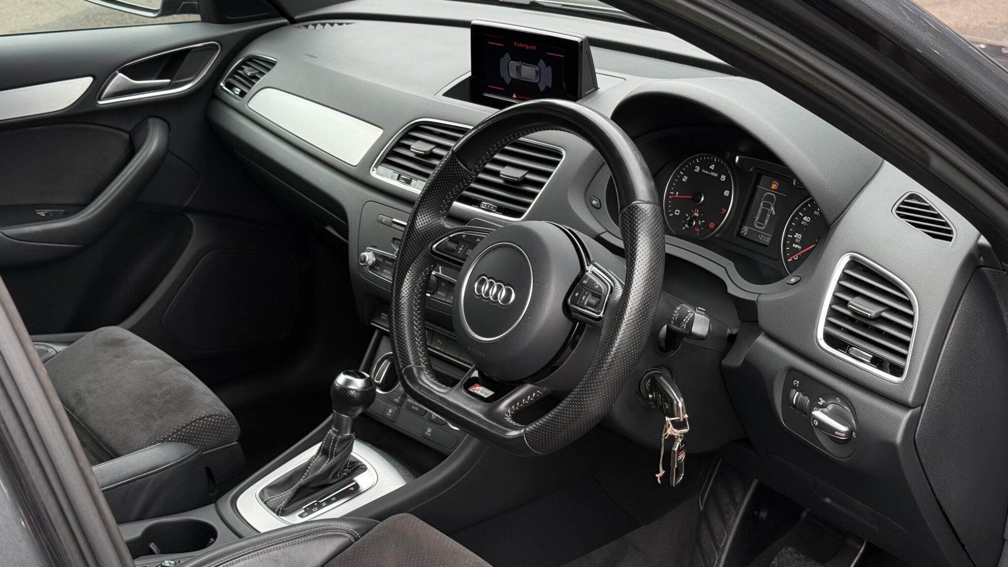 Audi Q3 view 22