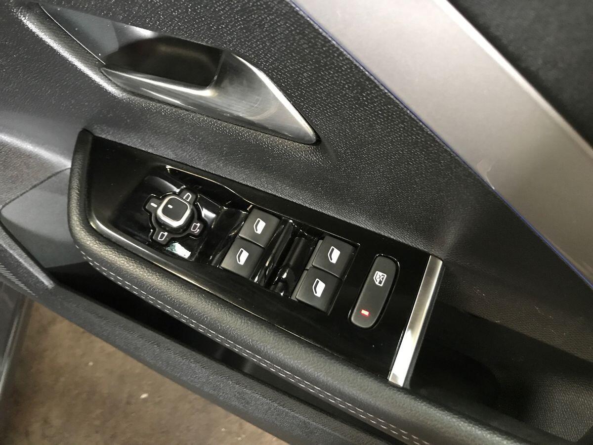 Vauxhall Astra view 17