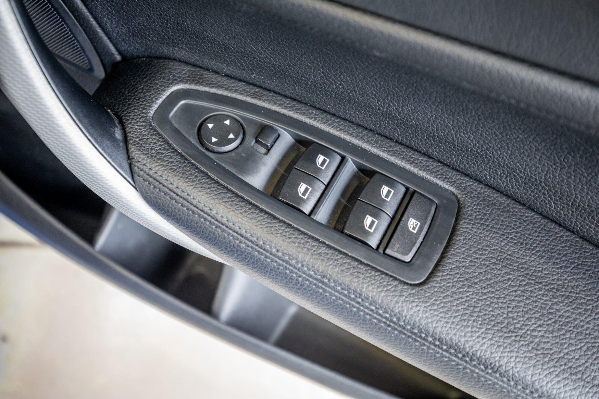 BMW 1 Series view 16