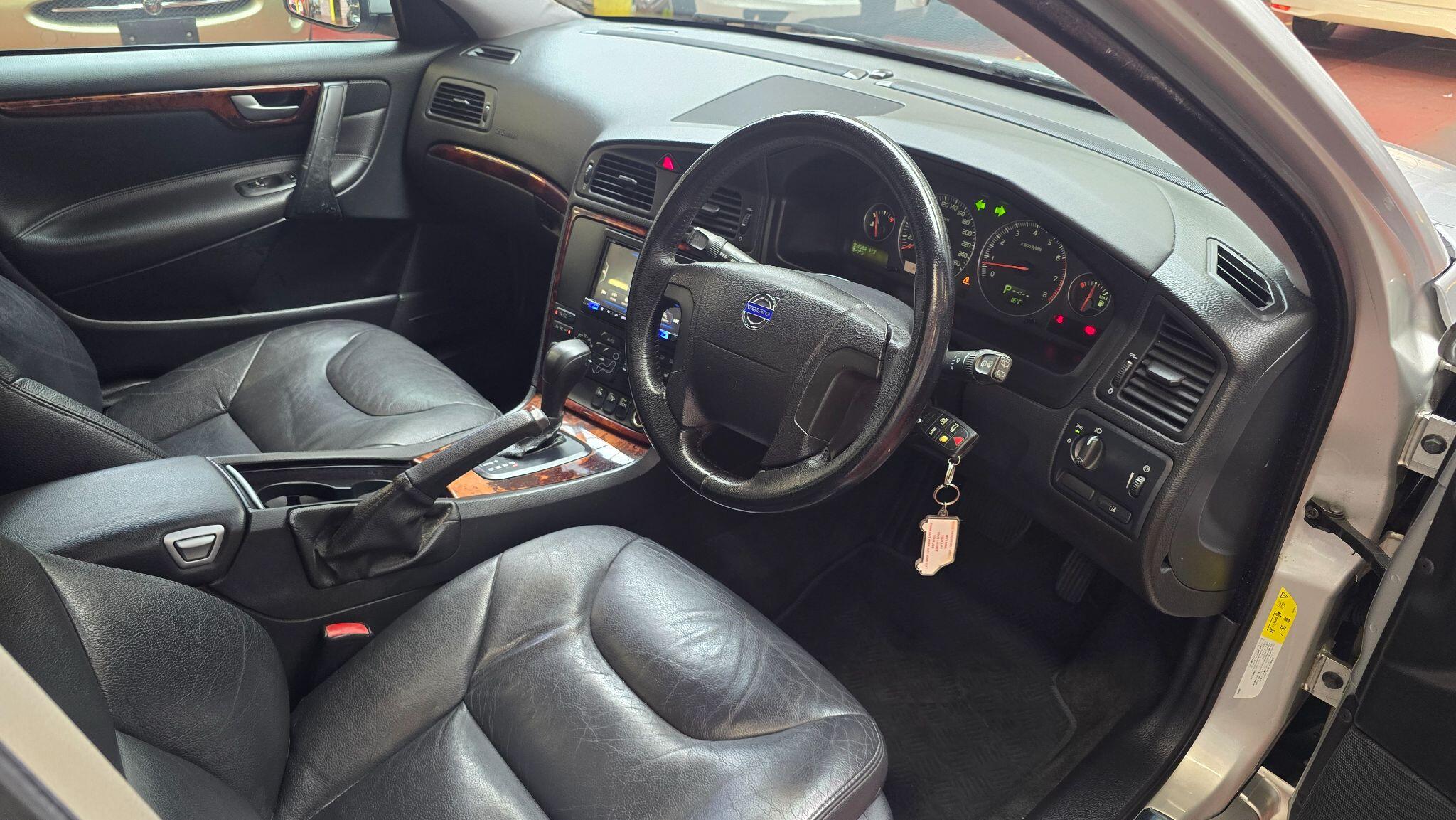 Volvo V70 view 7