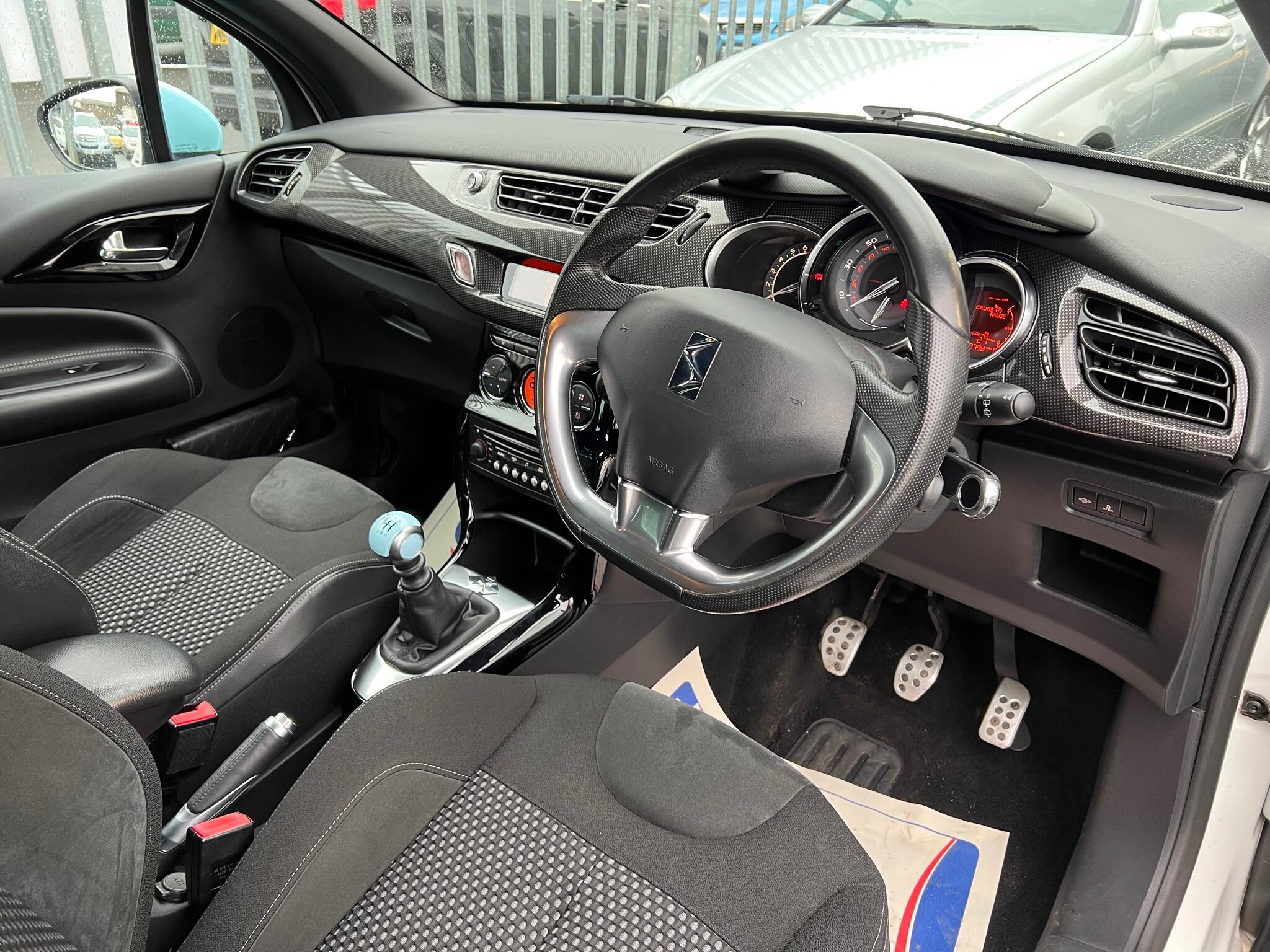 2010 Citroen DS3 image 2
