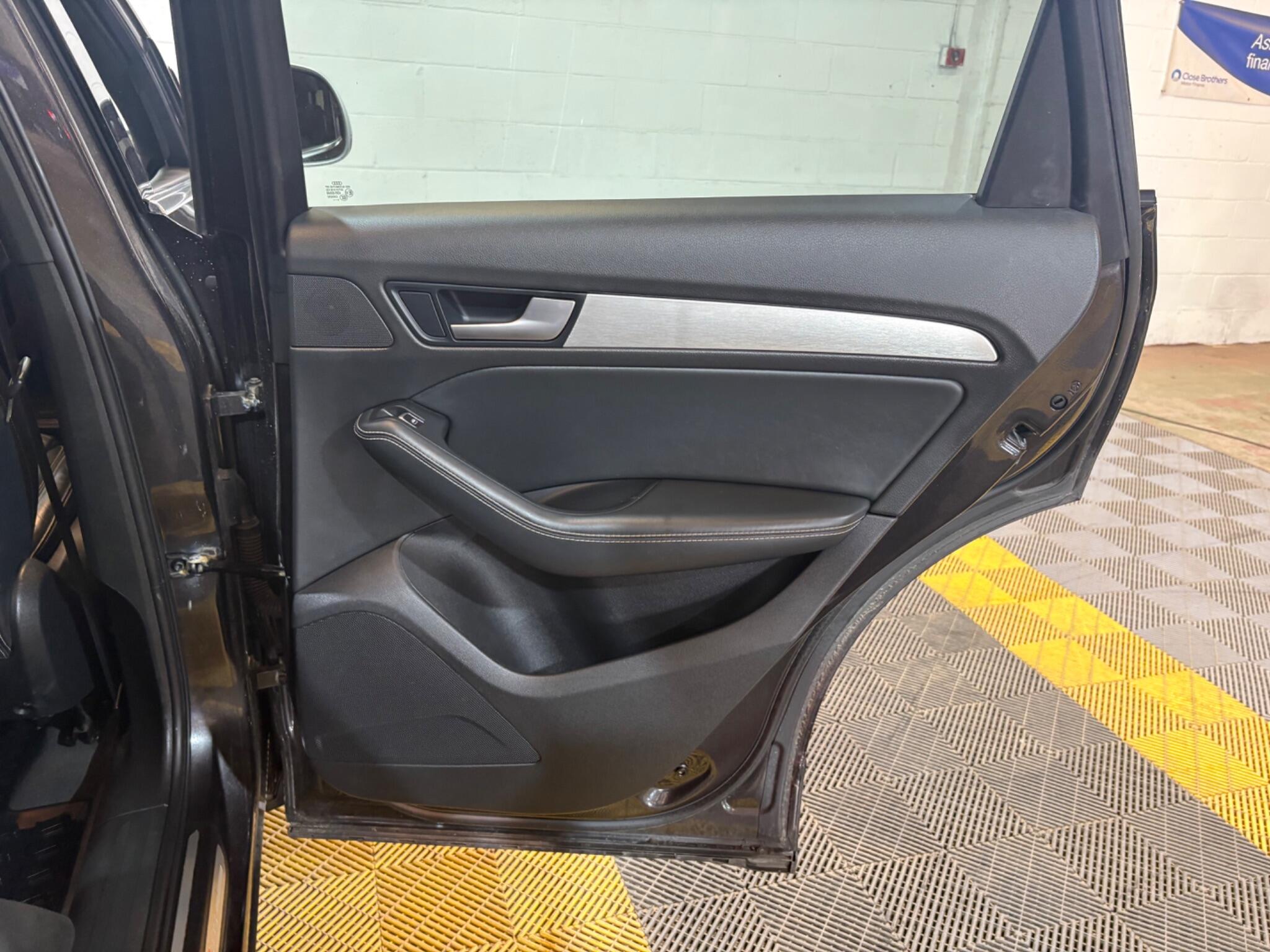 Audi SQ5 view 39