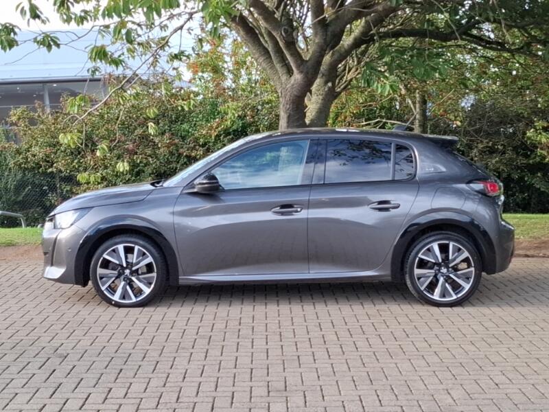 Peugeot 208 view 4