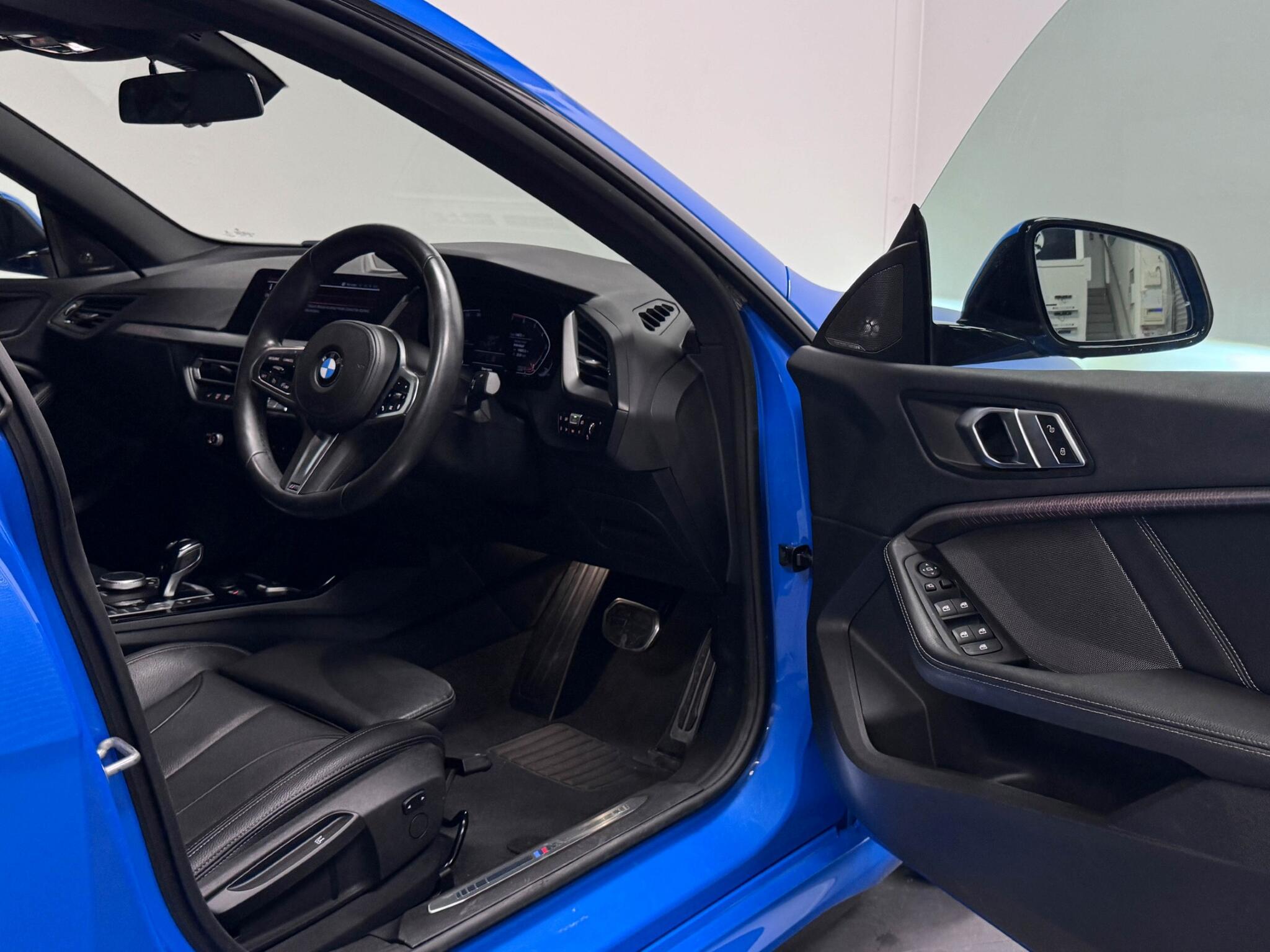 BMW 2 Series view 30