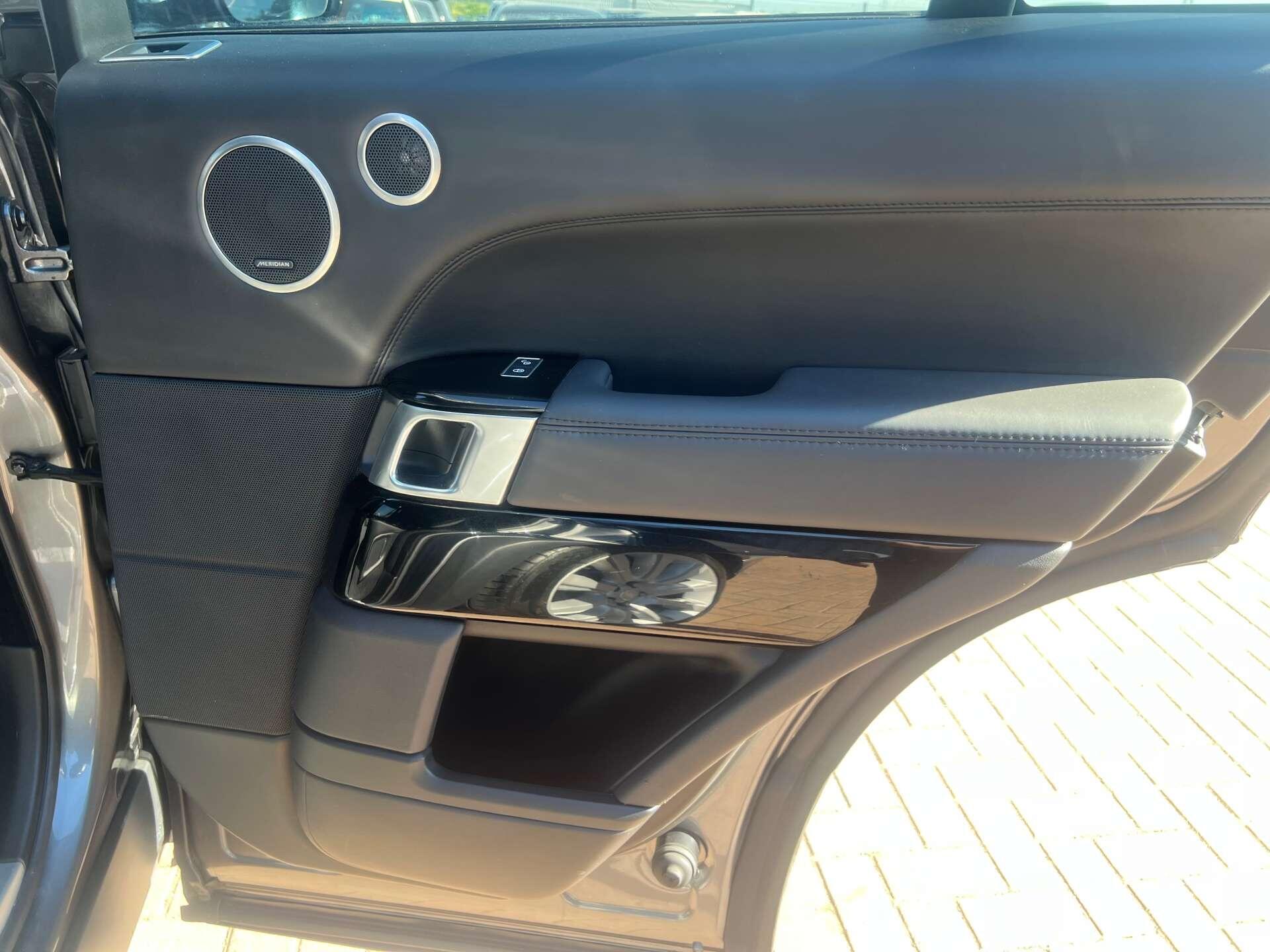 Land Rover Range Rover view 53