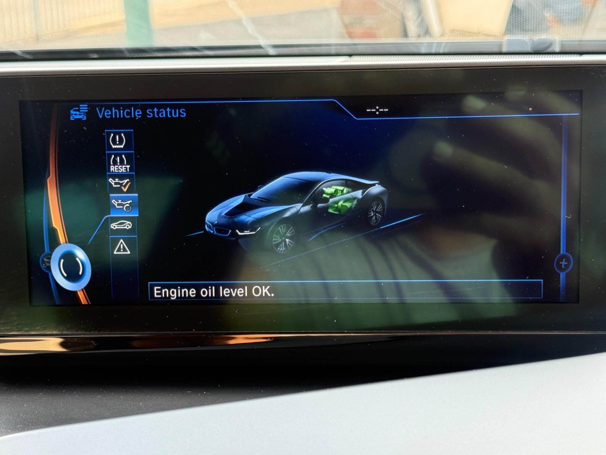 BMW I8 view 21