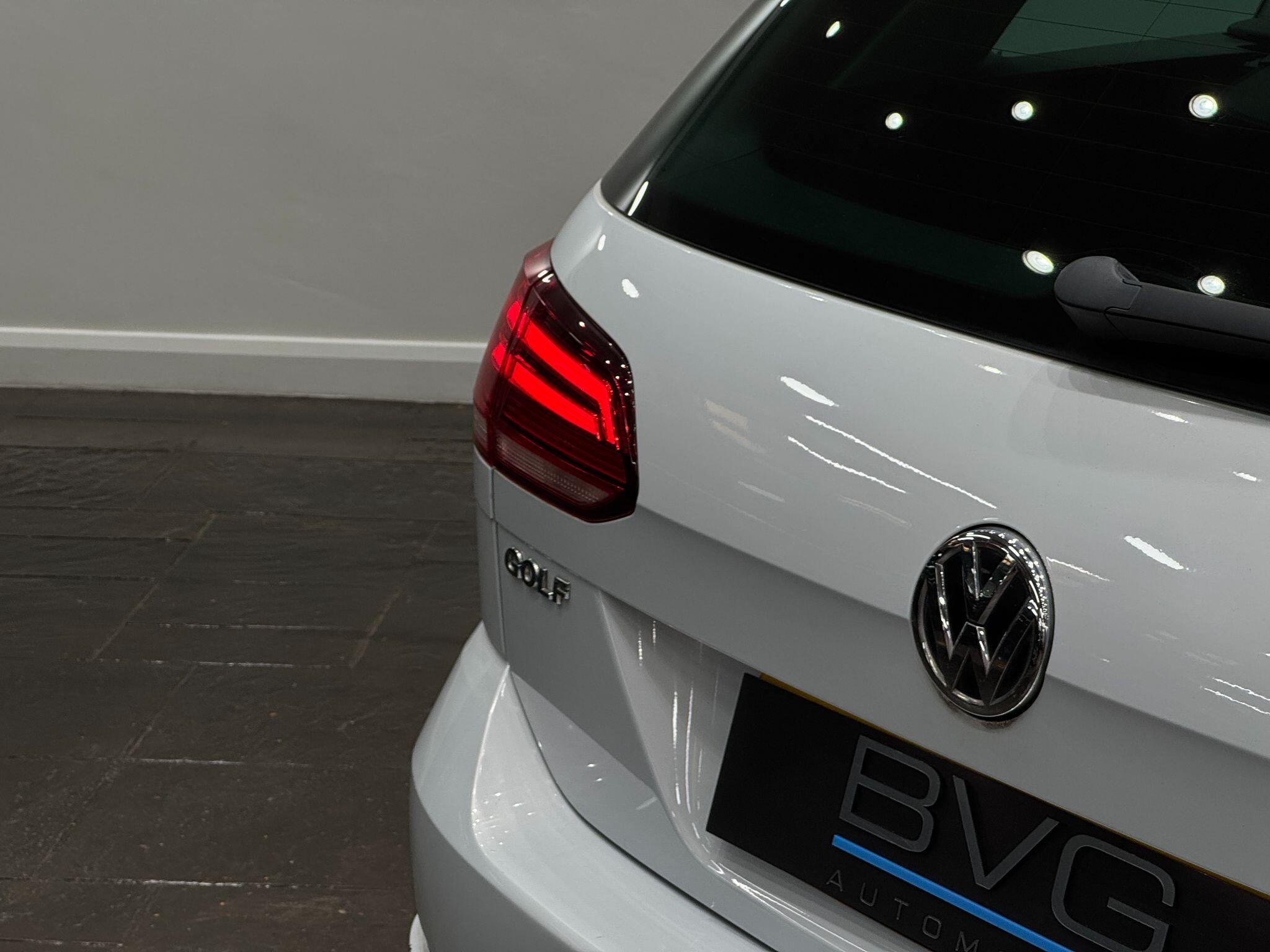 Volkswagen Golf view 23