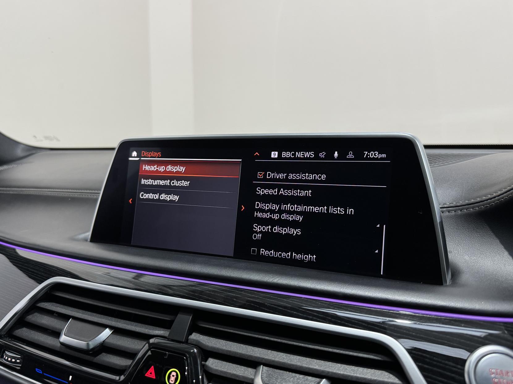 BMW 7 Series view 32