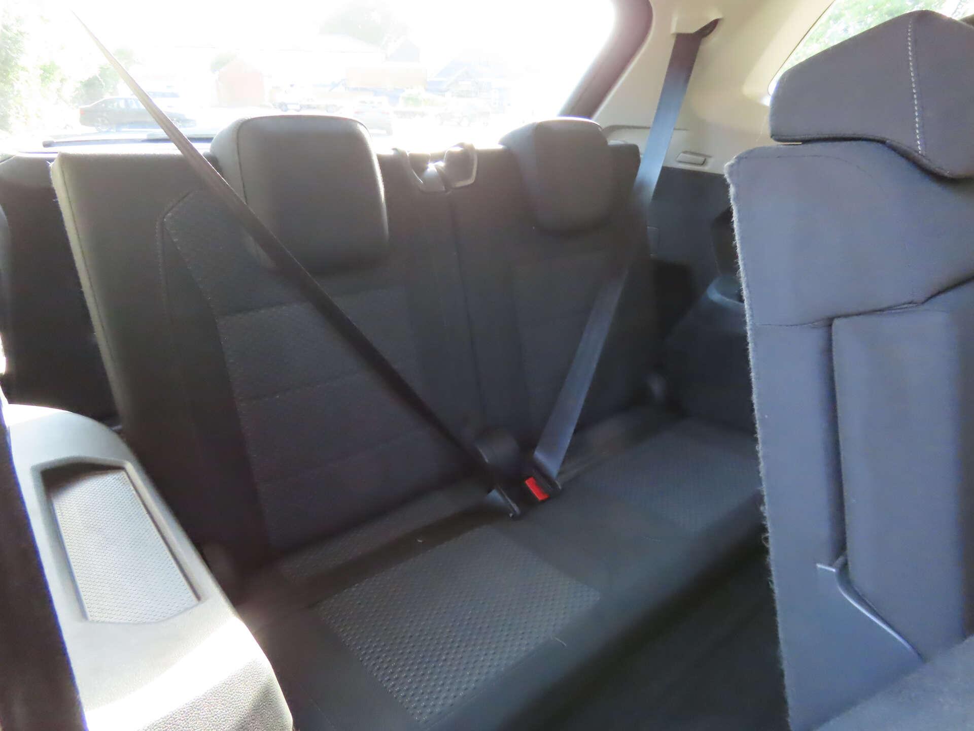 Volkswagen Tiguan Allspace view 10
