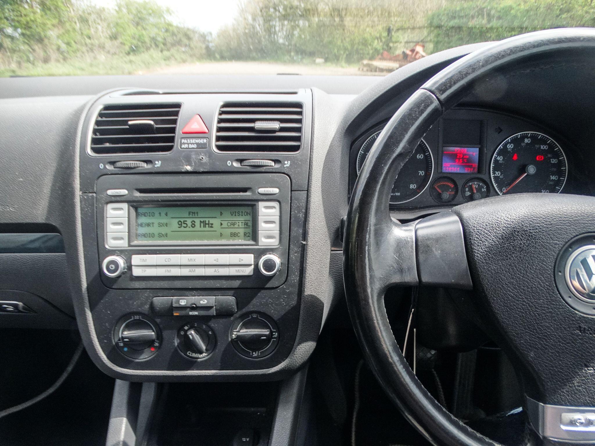 Volkswagen Golf view 8