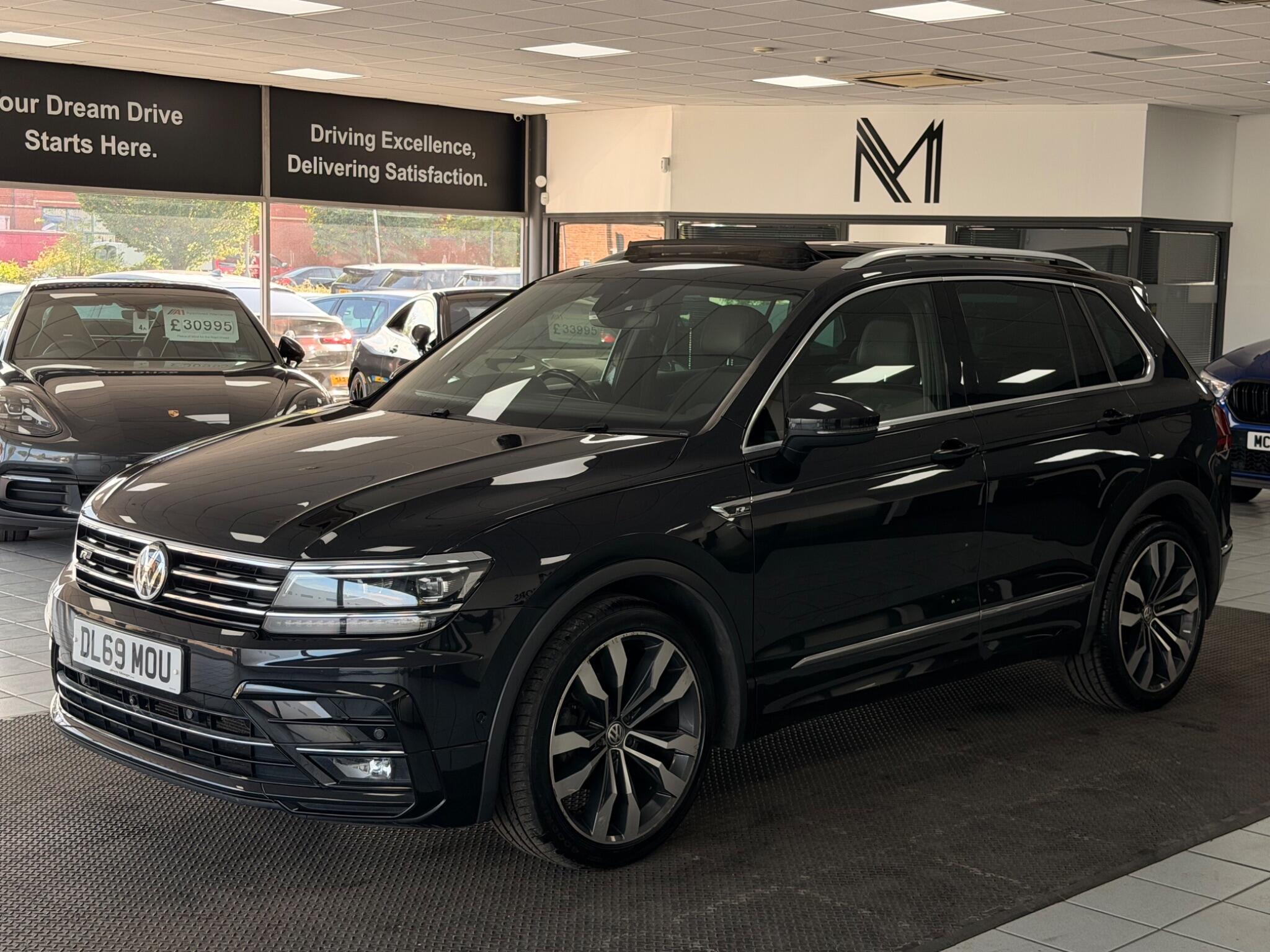 Volkswagen Tiguan view 4