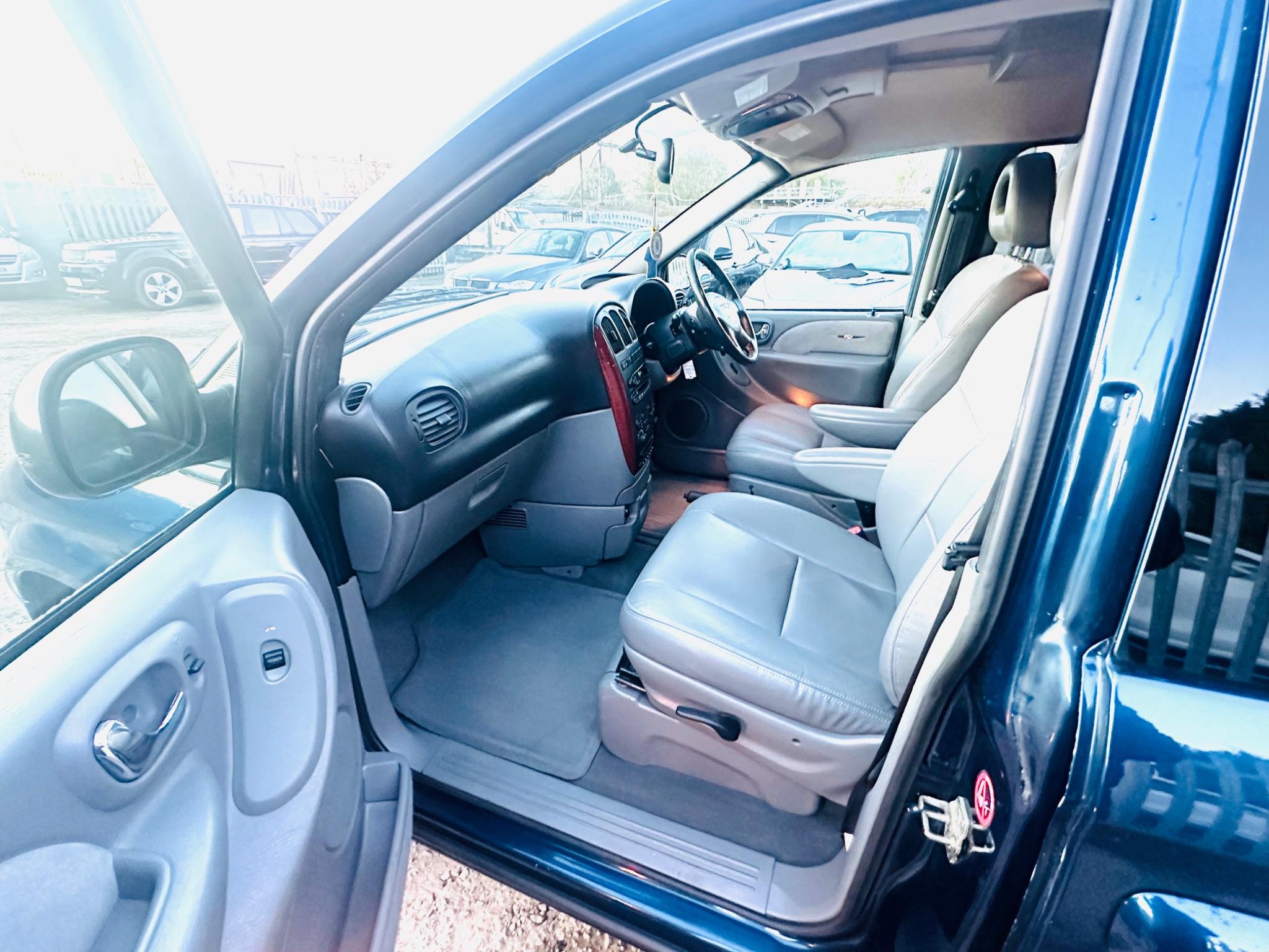 Chrysler Grand Voyager view 29