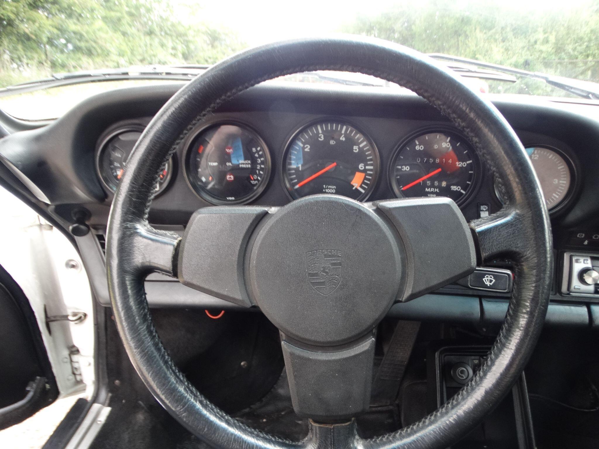 Porsche 911 view 6