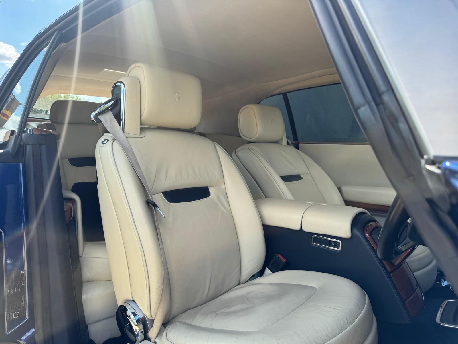 Rolls-Royce Phantom view 12