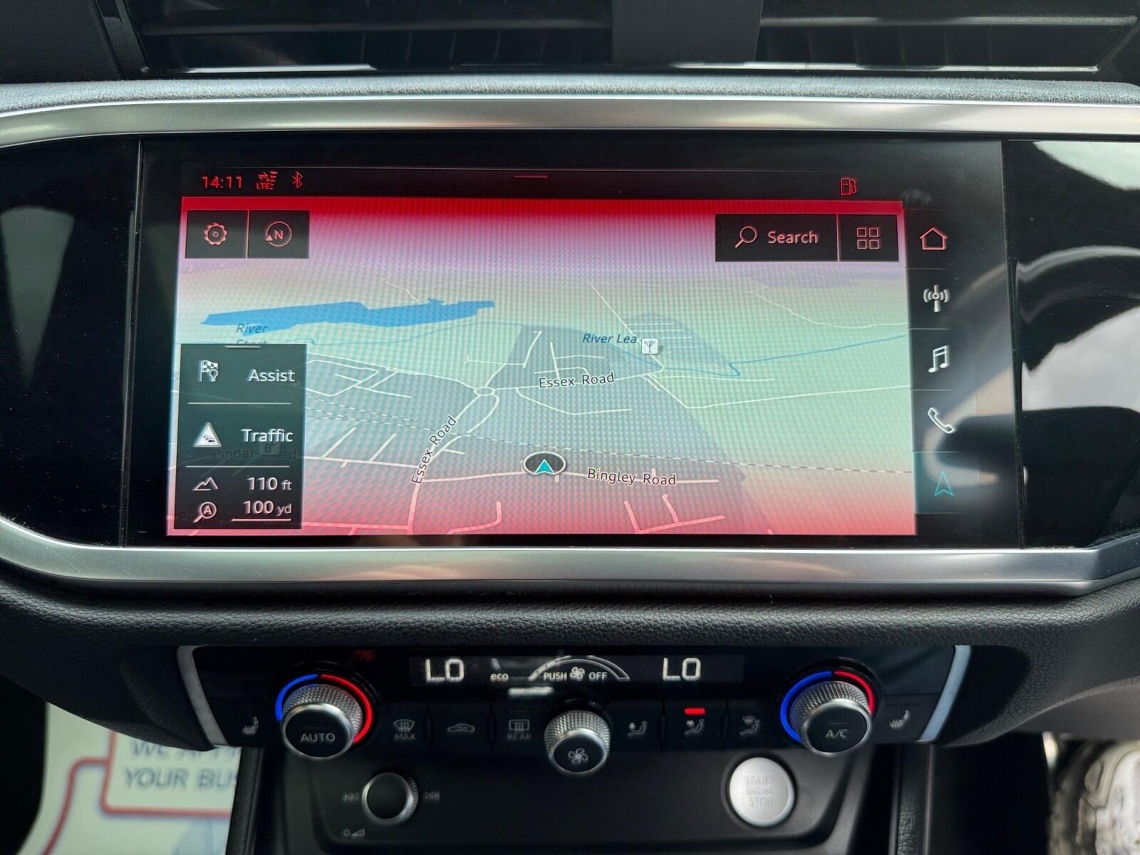 Audi Q3 view 20