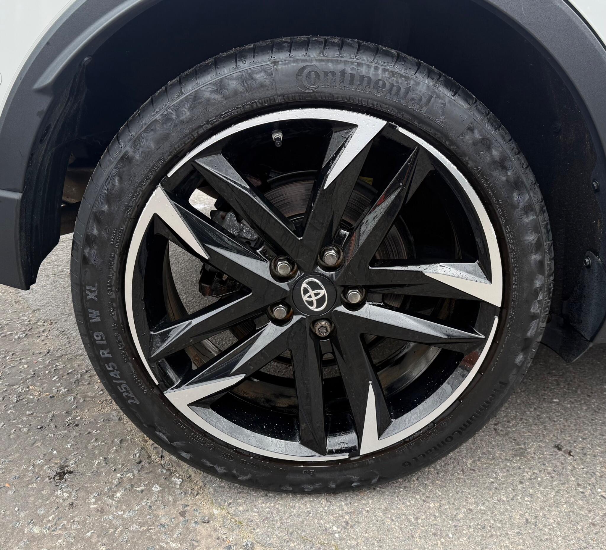 Toyota C-HR view 23