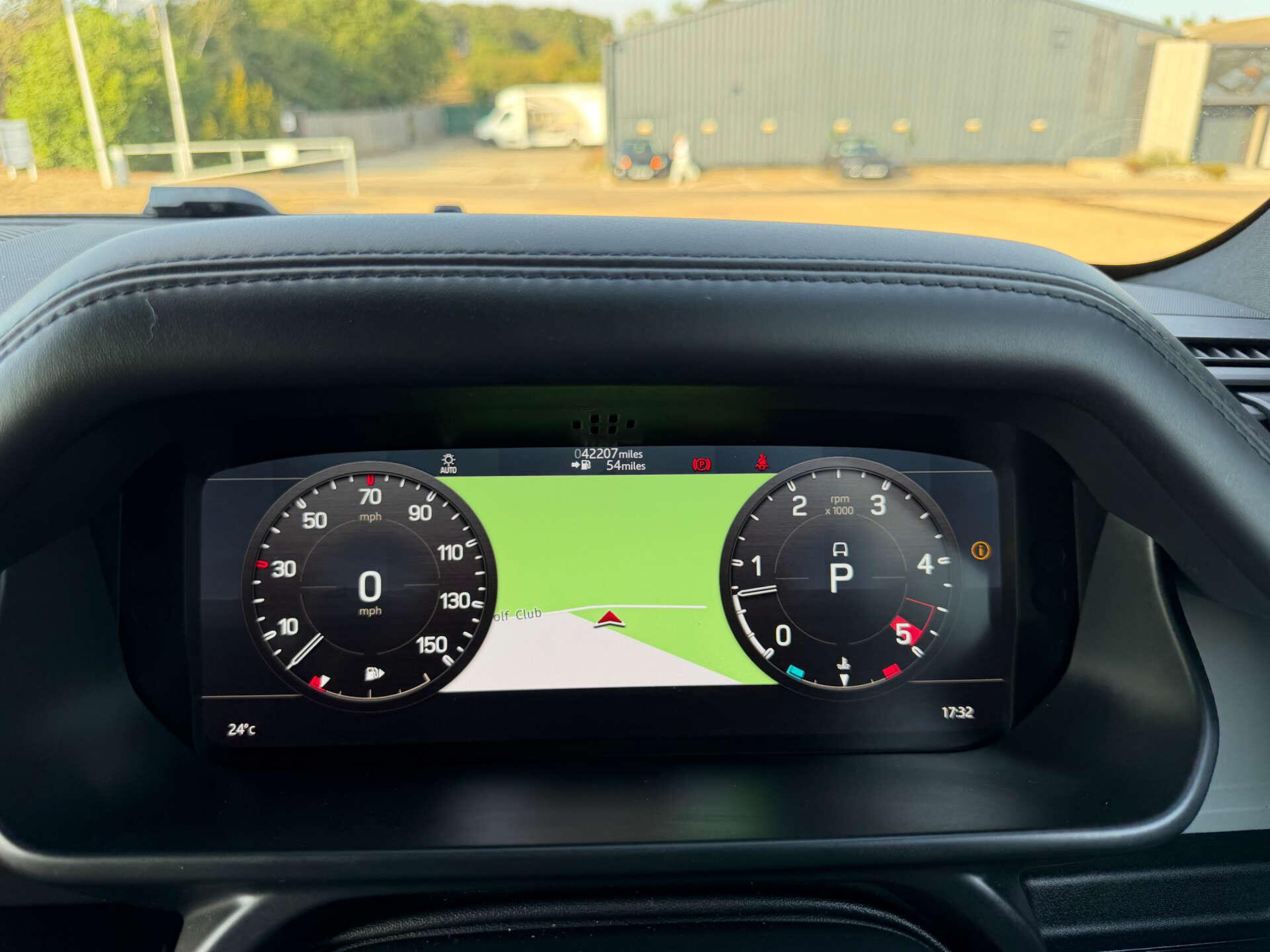 Land Rover Defender view 19