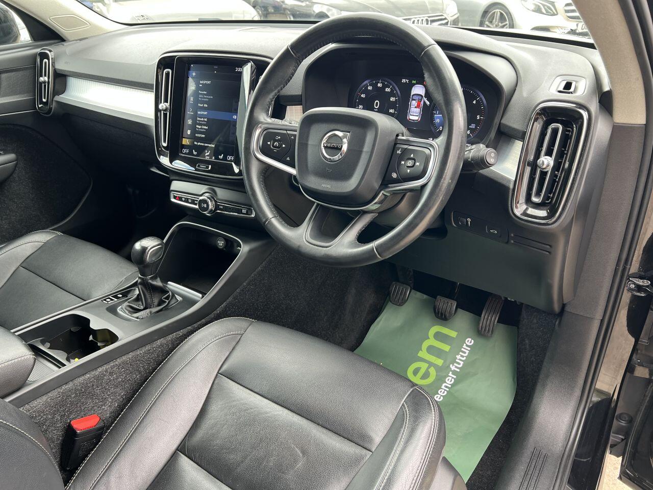 Volvo XC40 view 16