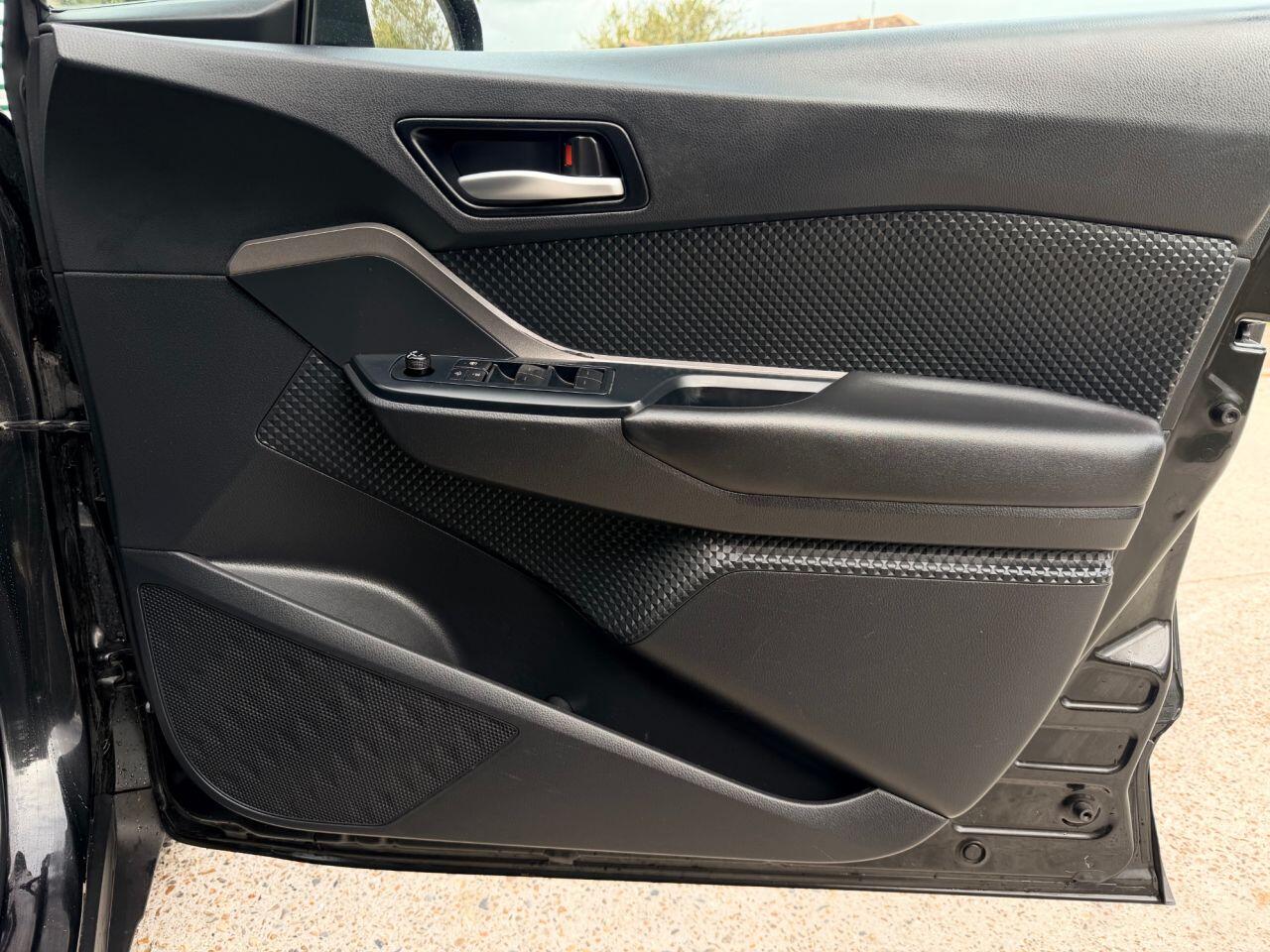 Toyota C-HR view 16