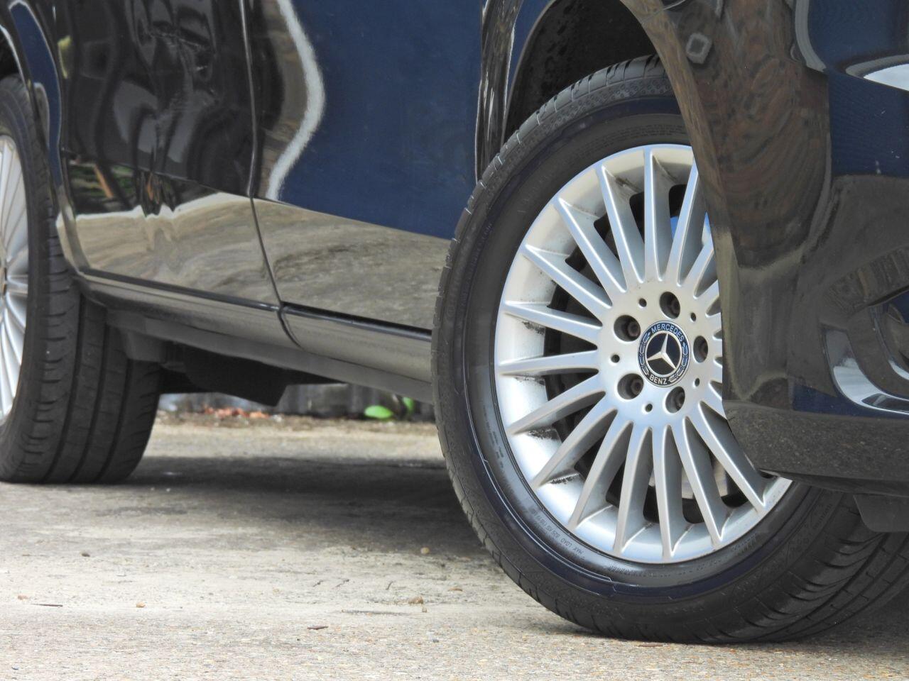 Mercedes-Benz Vito view 3