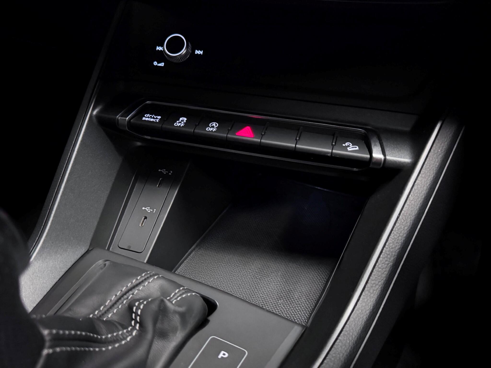 Audi Q3 view 28