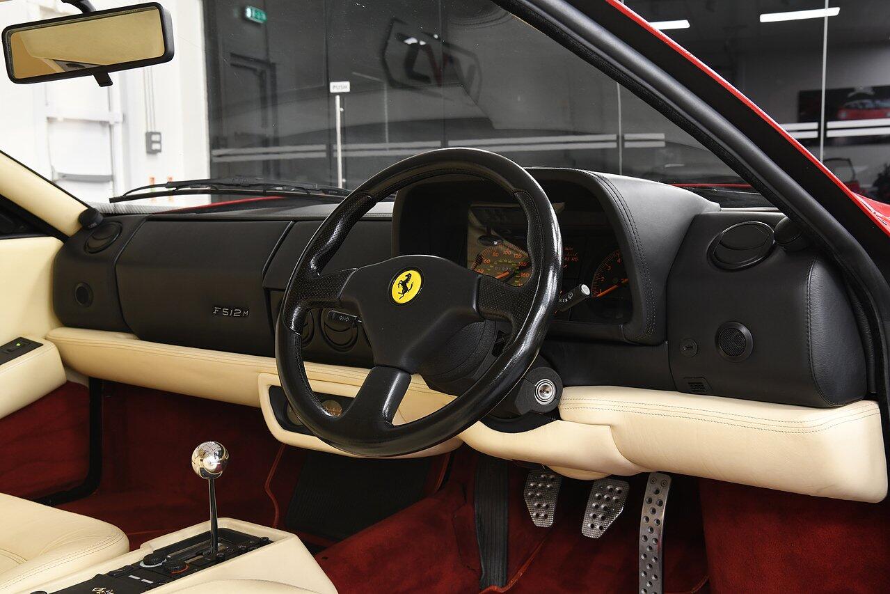 Ferrari 512 view 5