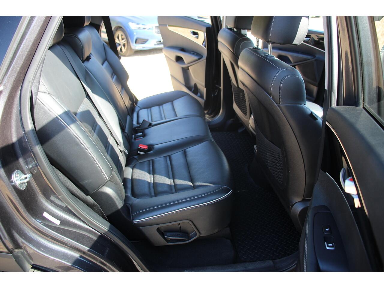 Kia Sorento view 18
