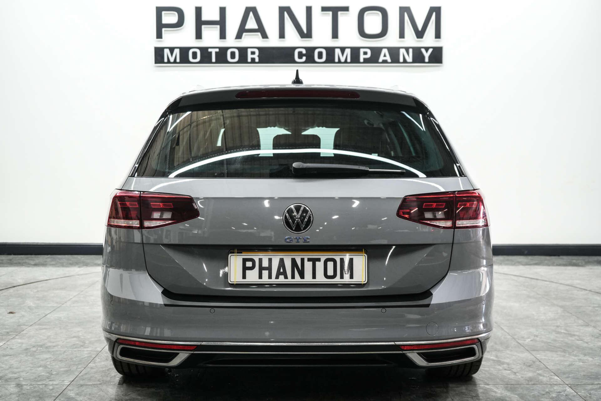Volkswagen Passat view 4