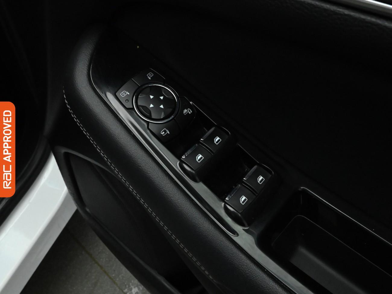 Ford Edge view 35