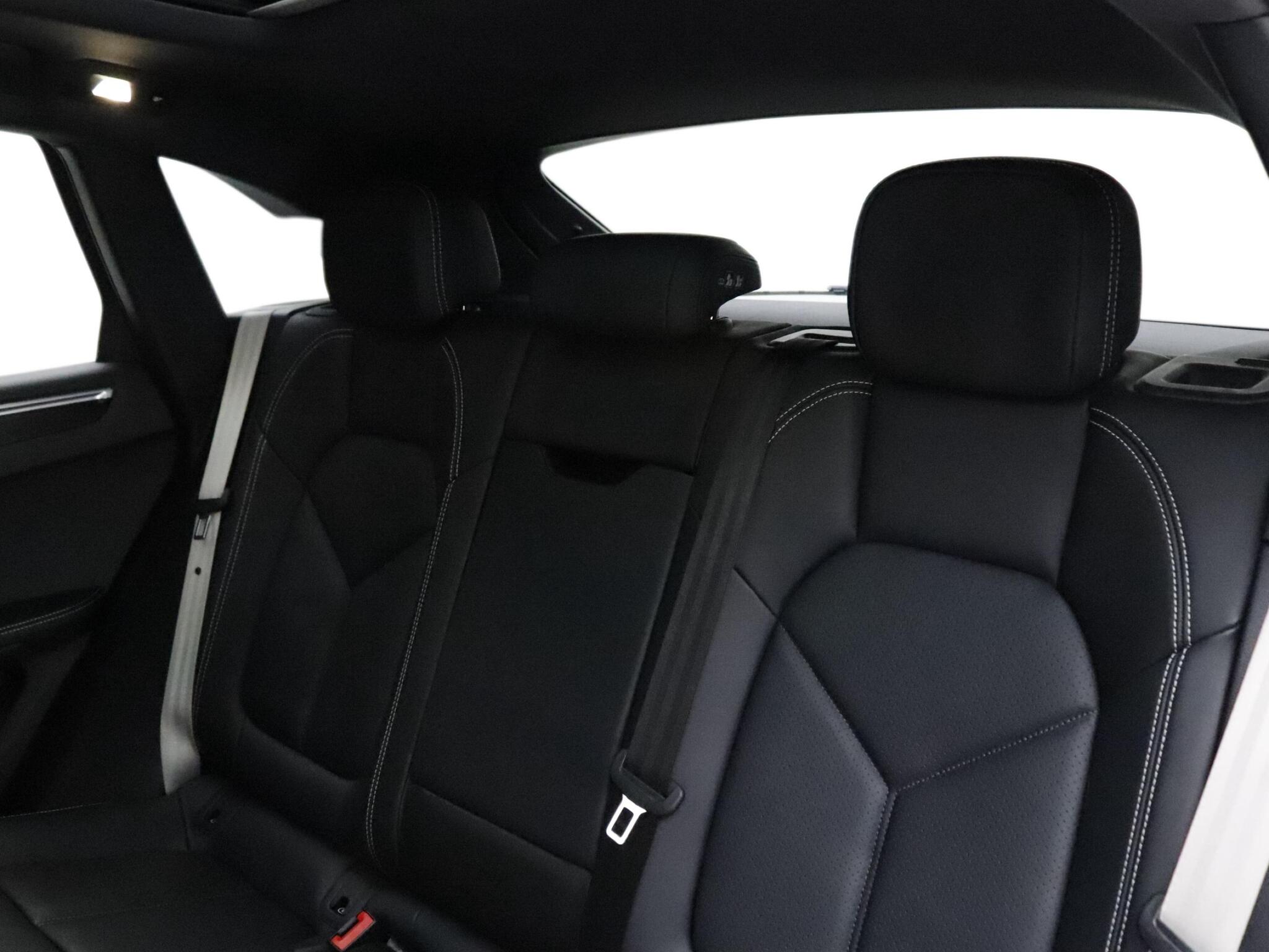 Porsche Macan view 18