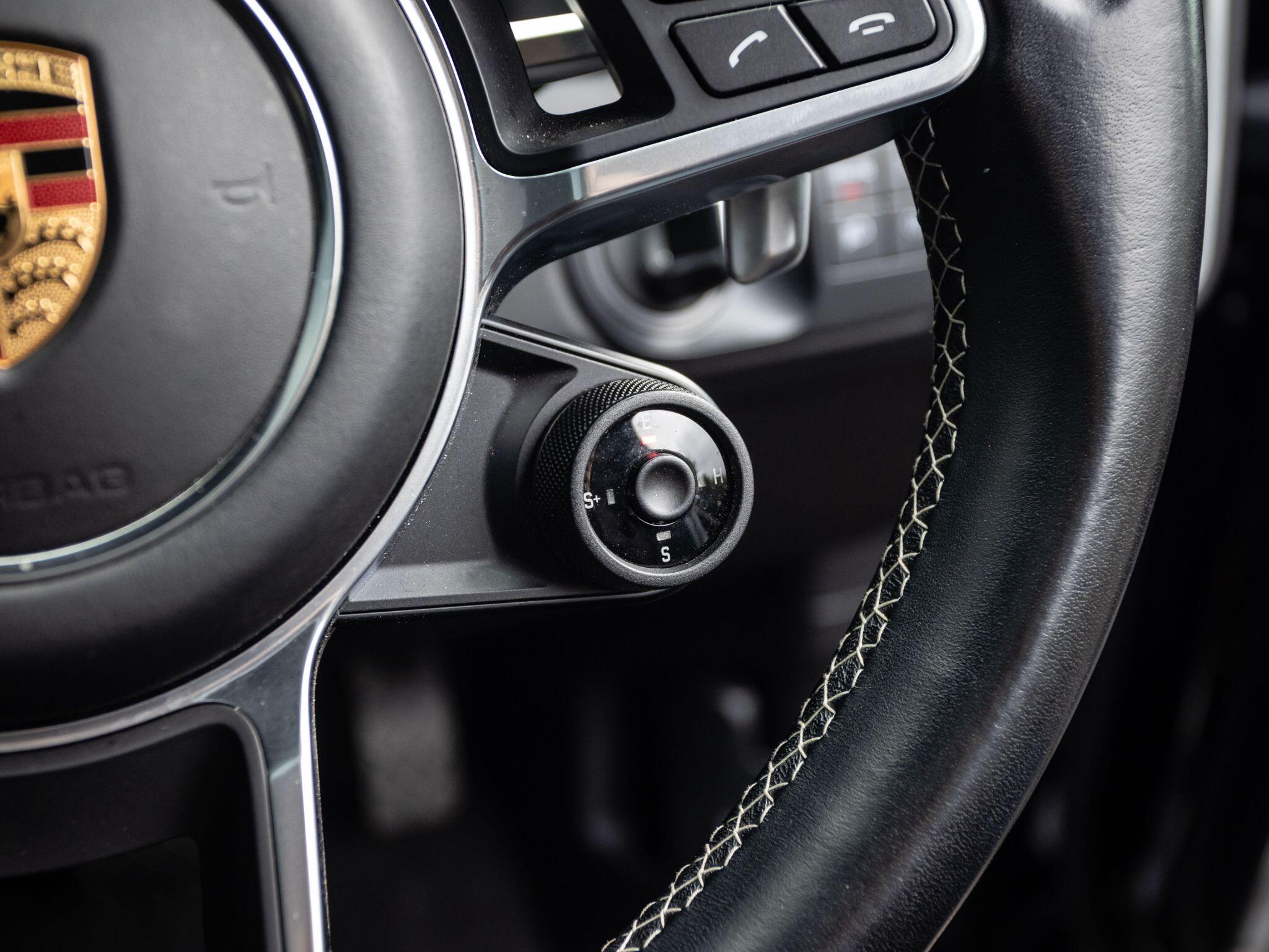 Porsche Cayenne view 35