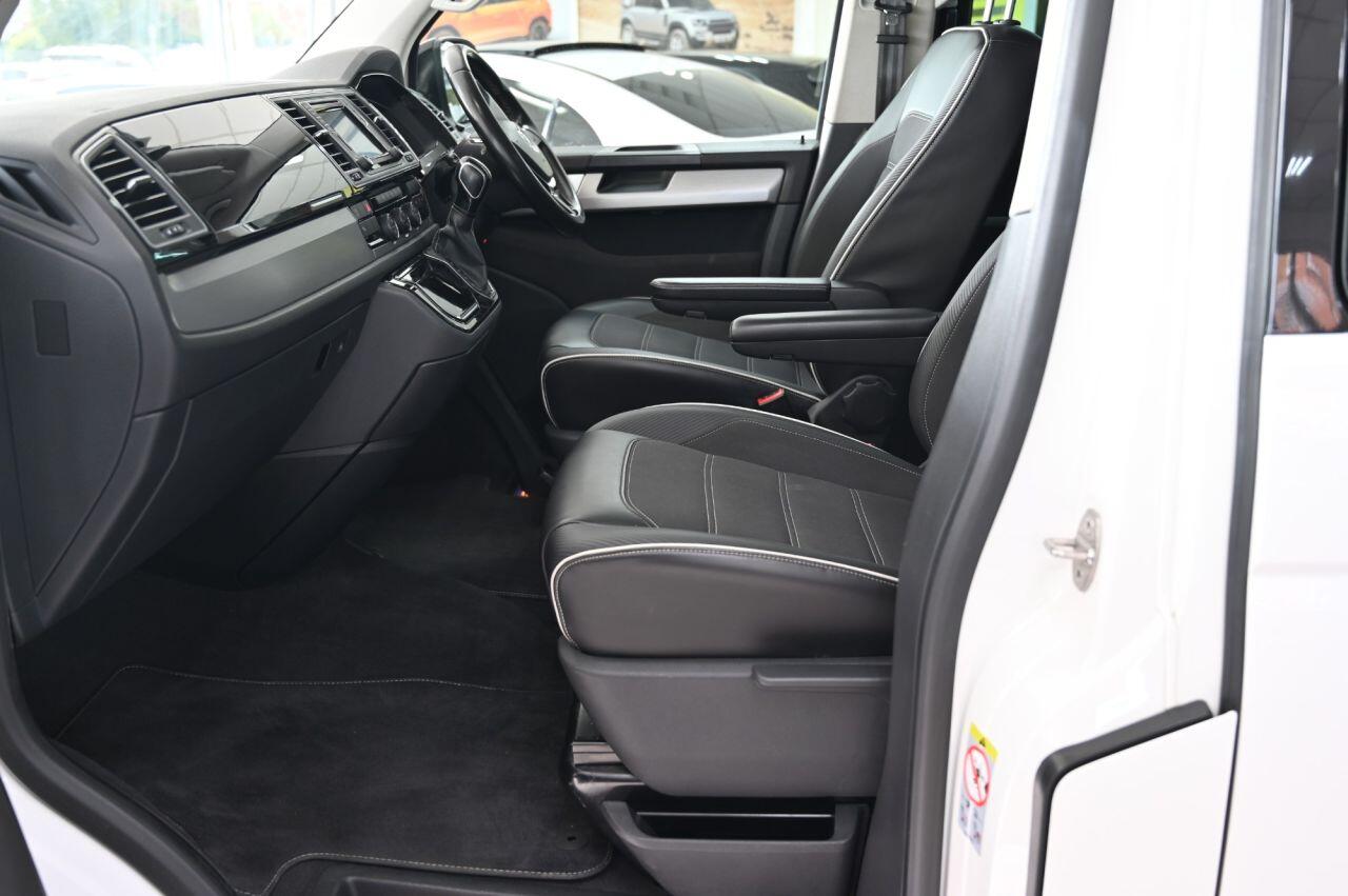 Volkswagen Caravelle view 14