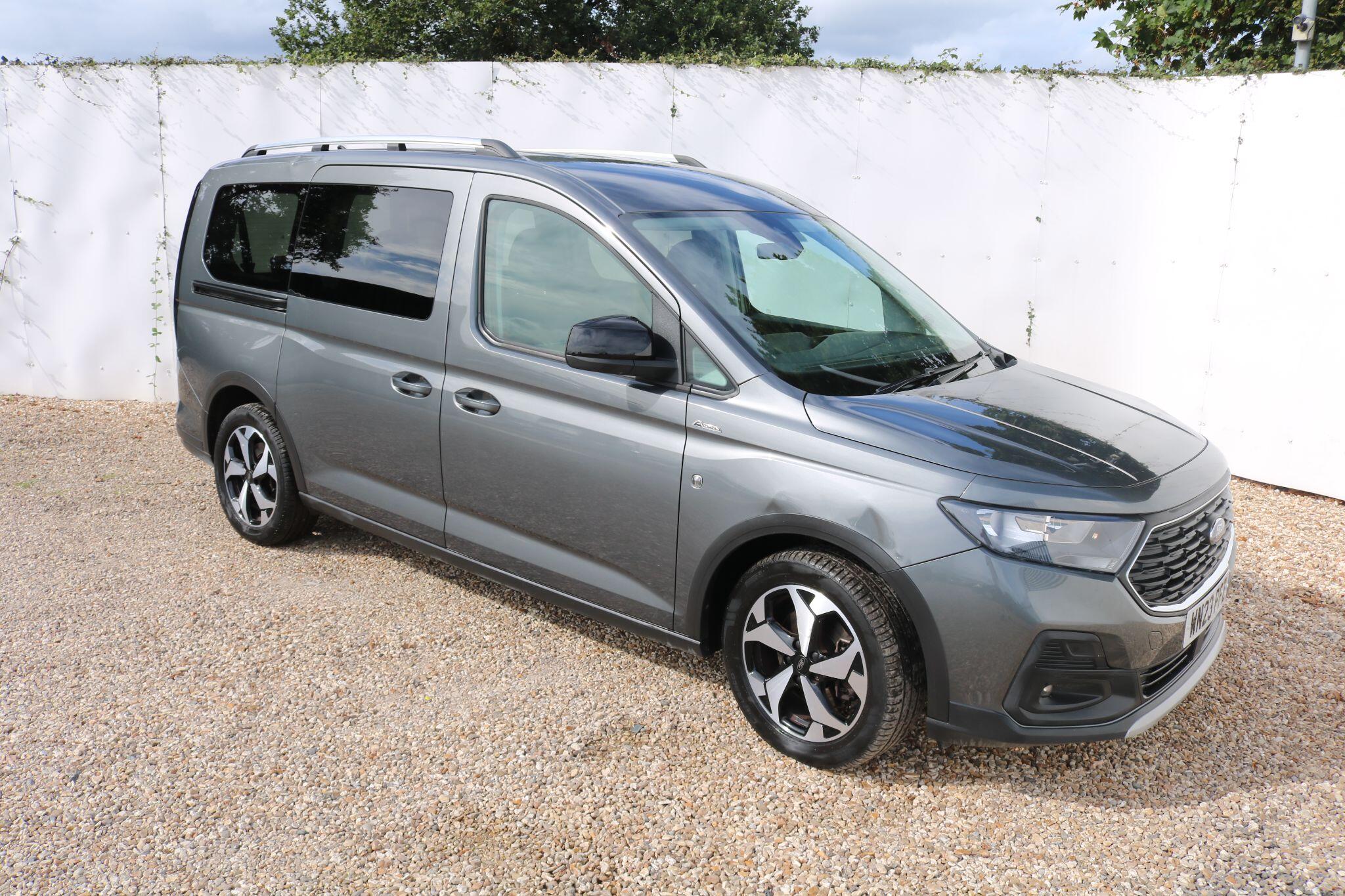 Ford Grand Tourneo Connect view 11